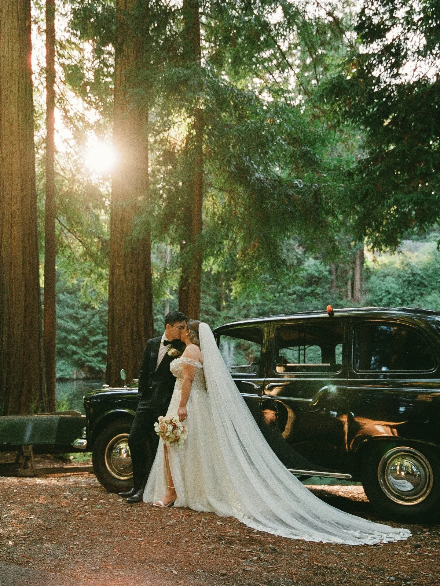 I&rsquo;m still riding the high from seeing Above &amp; Beyond live, so it&rsquo;s appropriate that it&rsquo;s here because April and Ben&rsquo;s wedding at Nestldown was definitely above and beyond. 

-VENDOR TEAM-
Venue:&nbsp;@nestldownevents
Photo