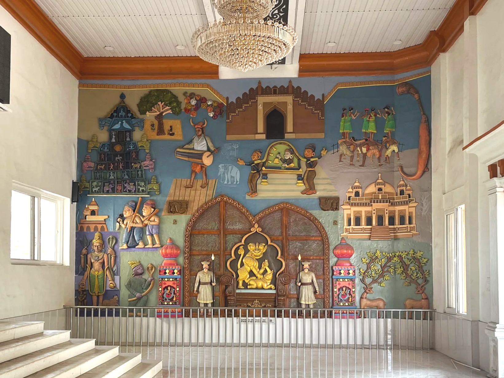 Chanda fort railway station mural on Gond Culture