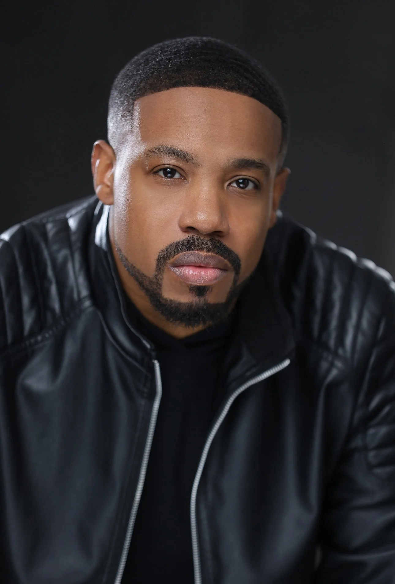 Shawn Francis is a film and television actor based in Atlanta, Georgia, known for his work in Tyler Perry’s Straw, Zatima, and Complicated. With a strong on-screen presence and emotional range, he delivers grounded
