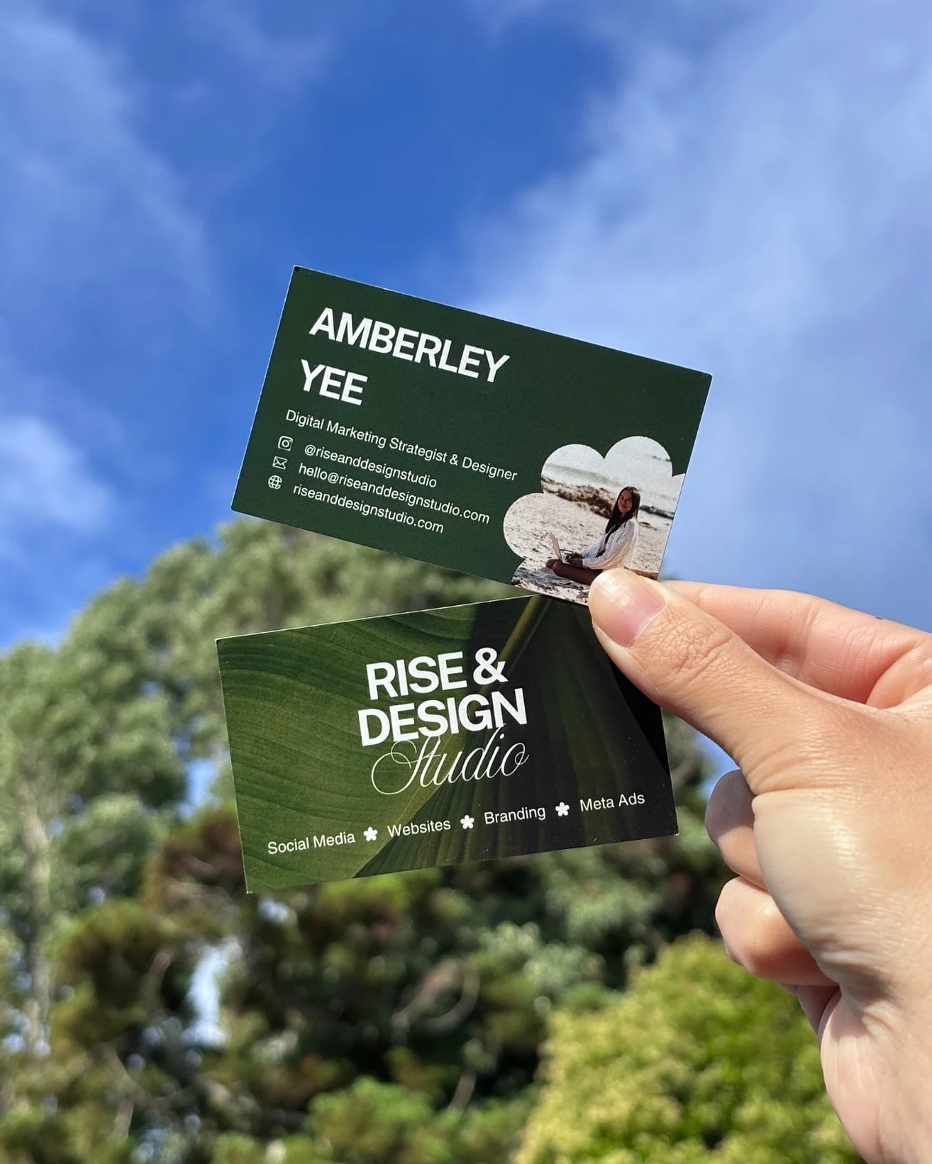 I finally designed myself some business cards! 😍
 There&rsquo;s something so fun about seeing your brand in a little card you can actually hold (and super handy when you&rsquo;re meeting people at events or out and about).

If you don&rsquo;t have b