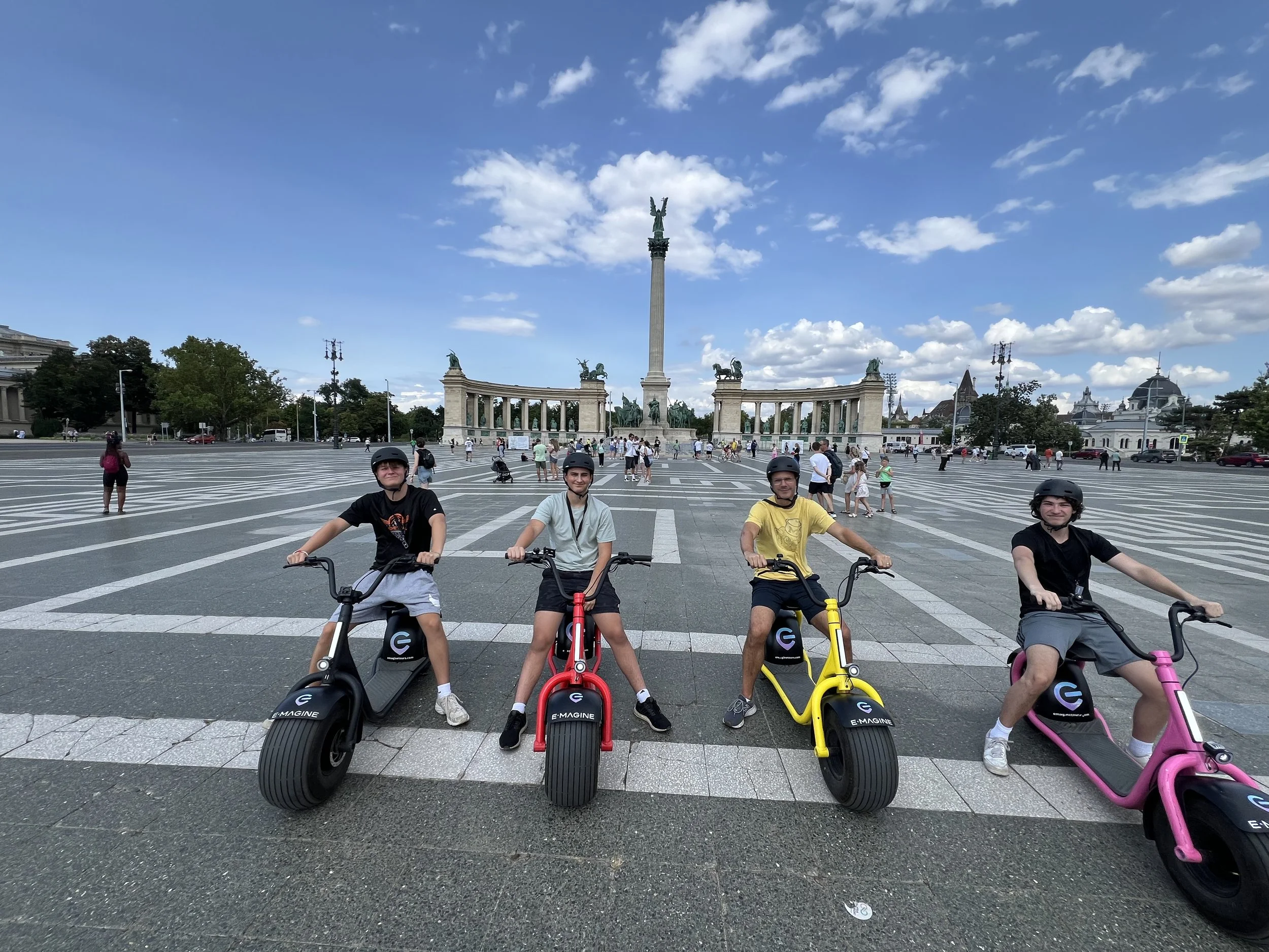 Three generations return to Hero Square, Budapest—decades of memories deserve beautiful albums.