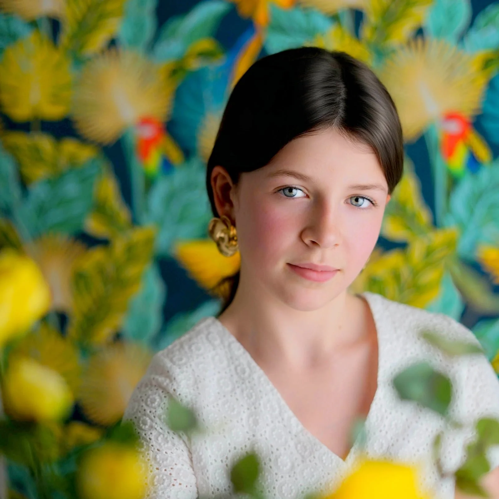 Portrait en lumière douce au studio, regard naturel, séance photo à Vannes