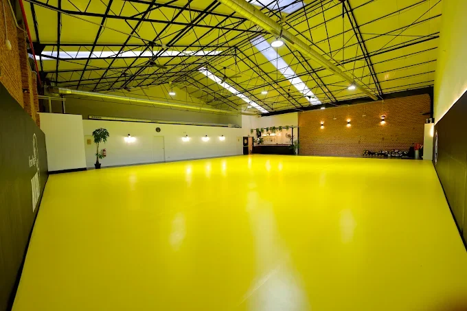 Big, yellow mat space