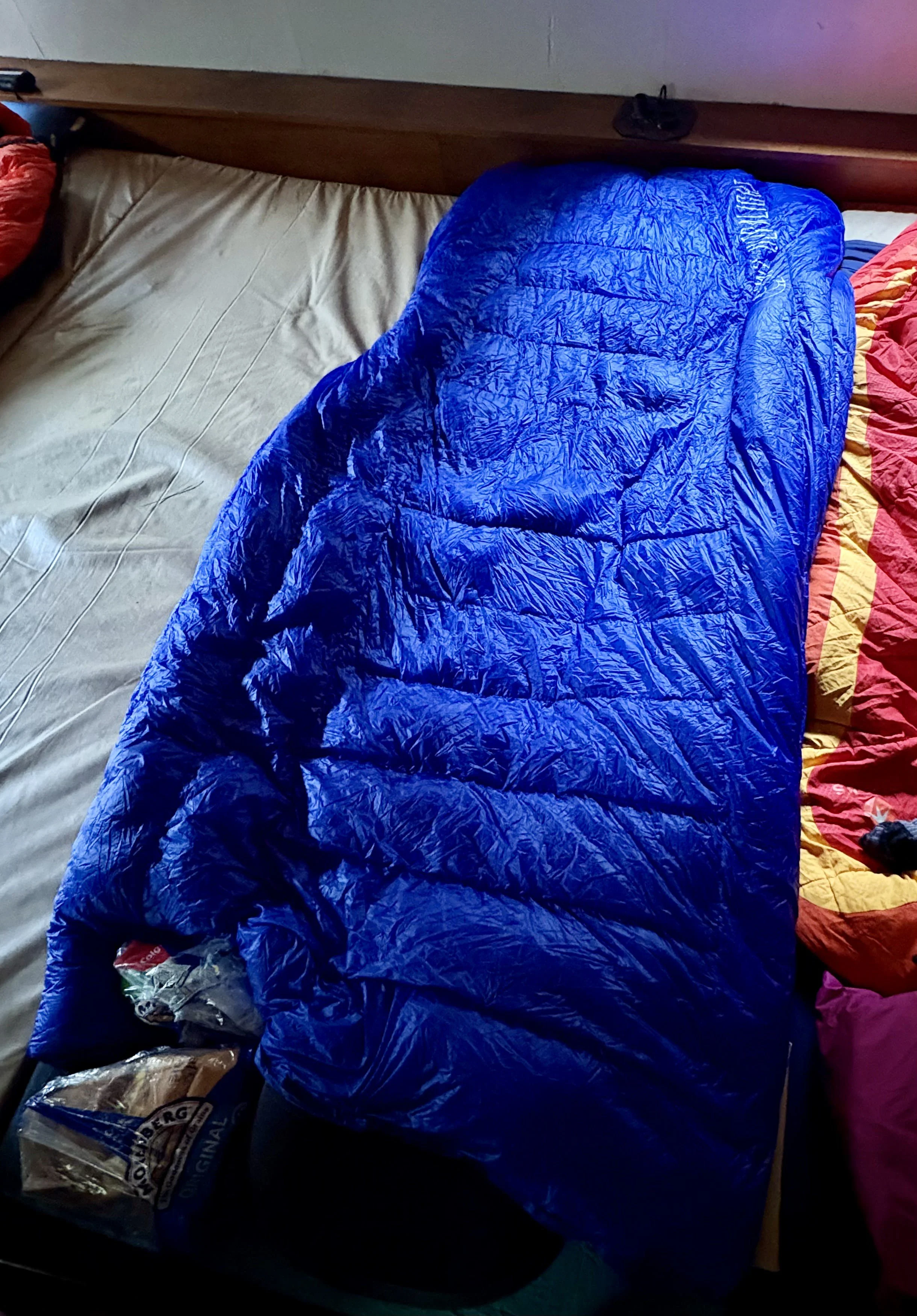 Kiwi Ultralight Quilt NZ DOC hut.jpg