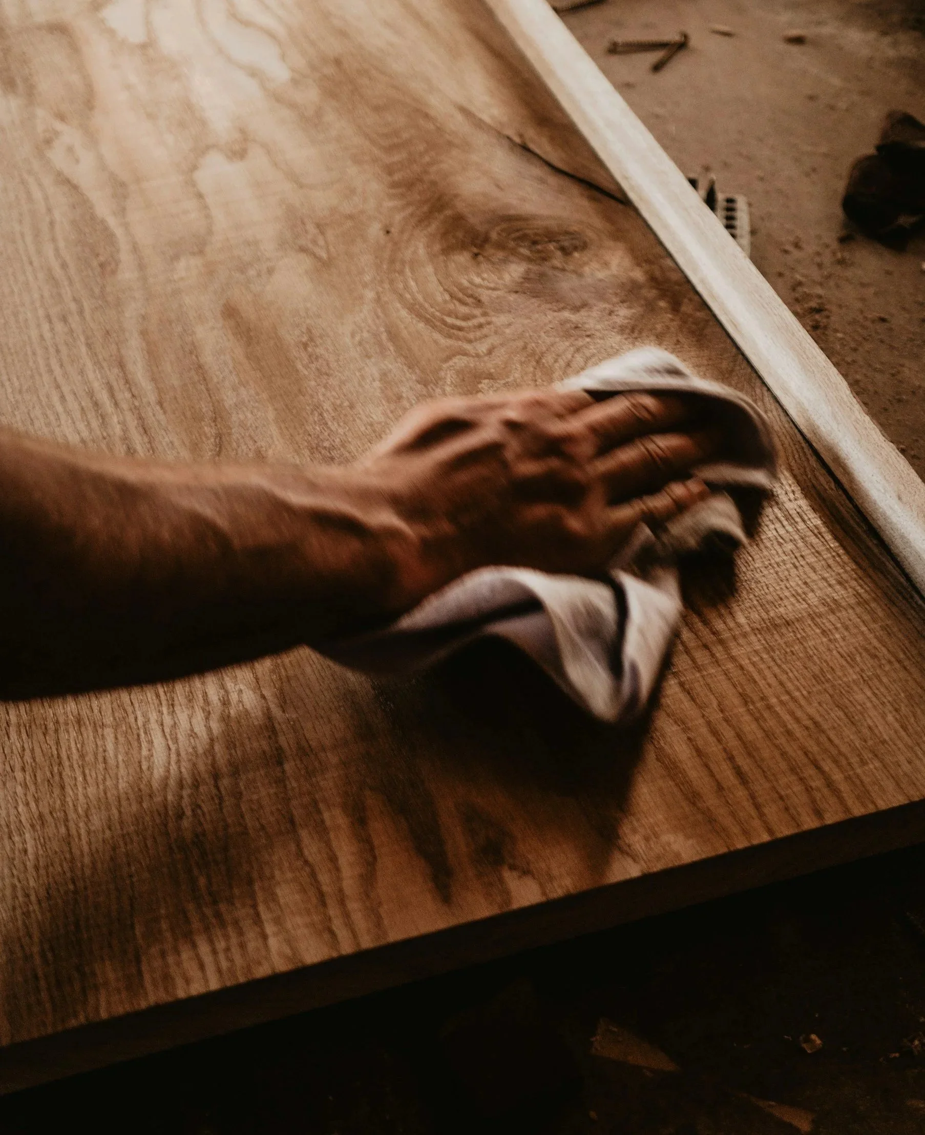 hand finishing wood floor with oil