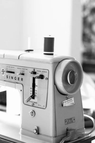 Monográfico aprendera usar la máquina de coser