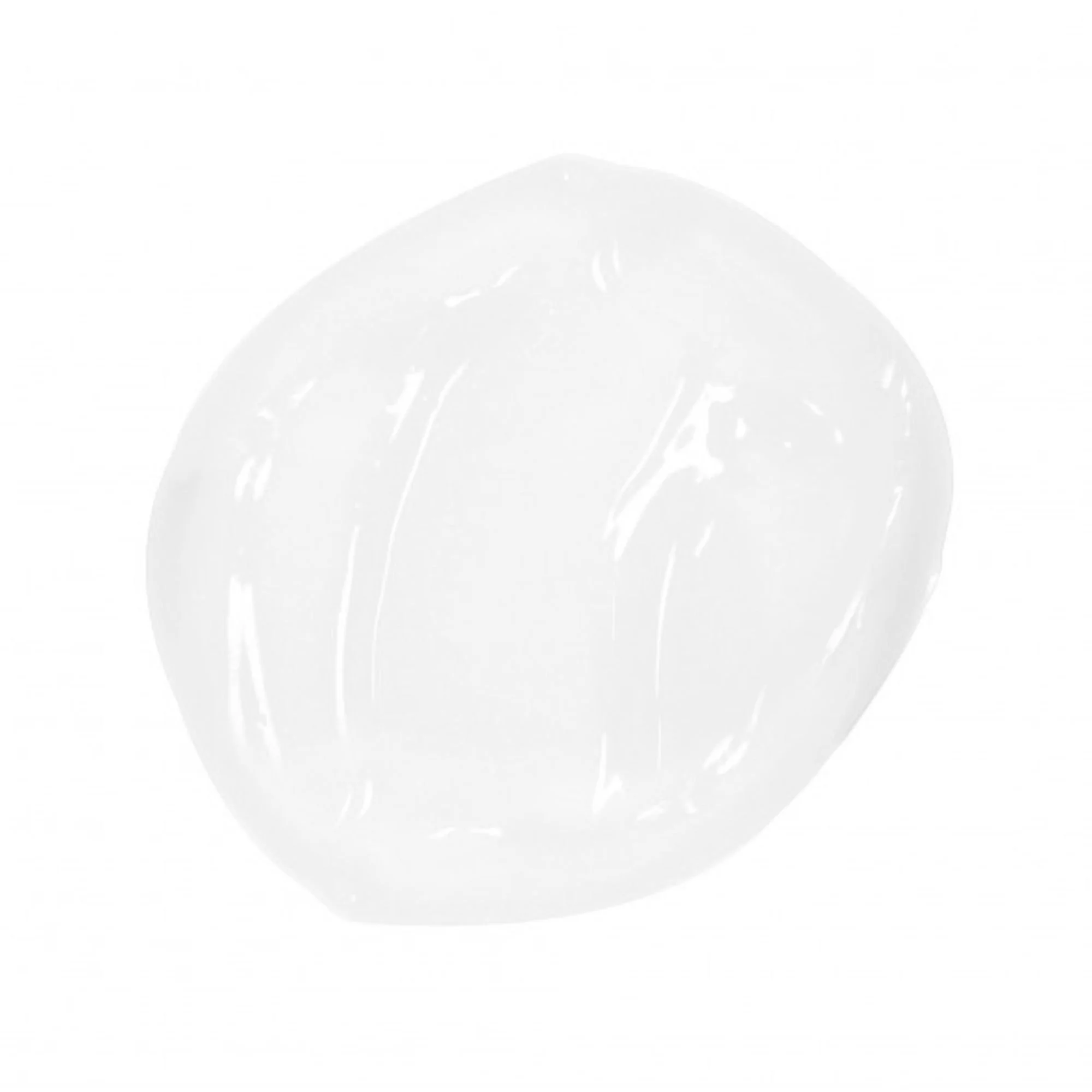 Image macro d'une touche crème hydratante transparente K-Beauty, texture lisse et brillante sur fond blanc.
