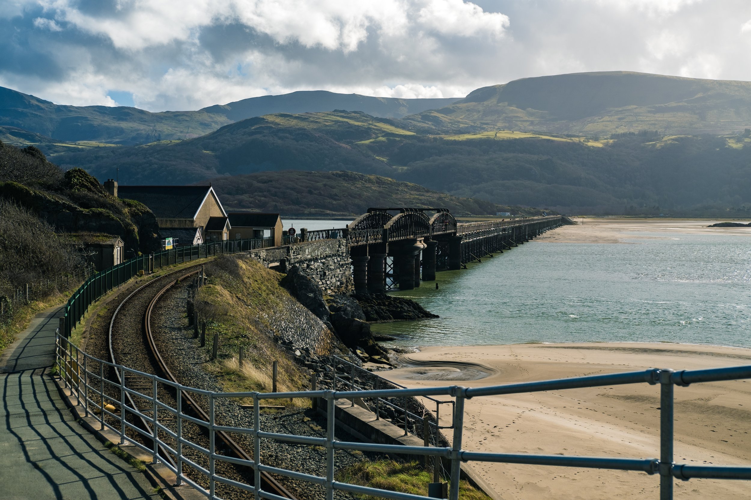 Barmouth Bridge Leading hand rail.jpg