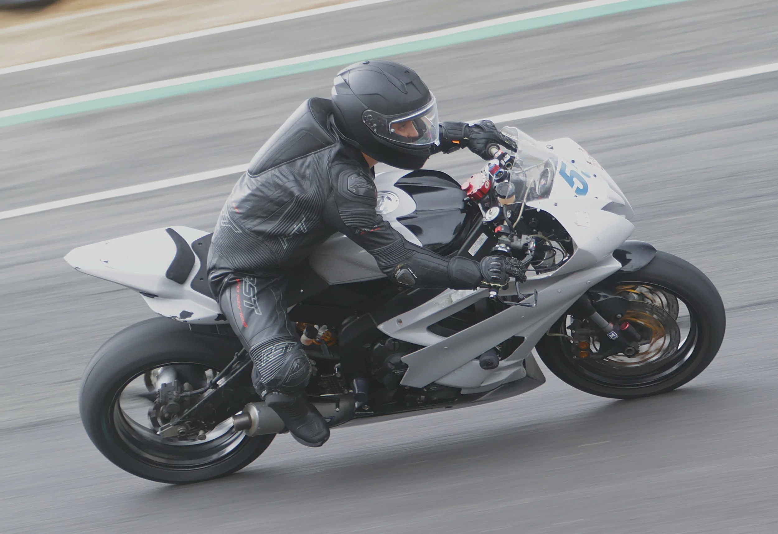 BB013843 crop.jpg