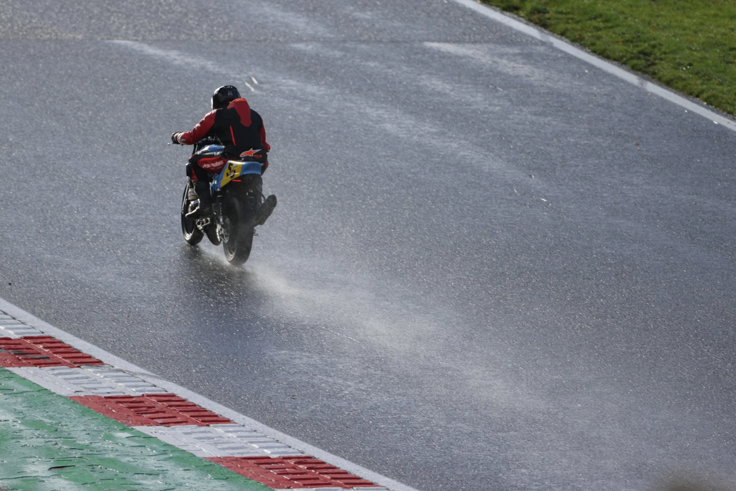 No Limits Bike Track Day - 27 Oct 26 - It was a wet start to the day