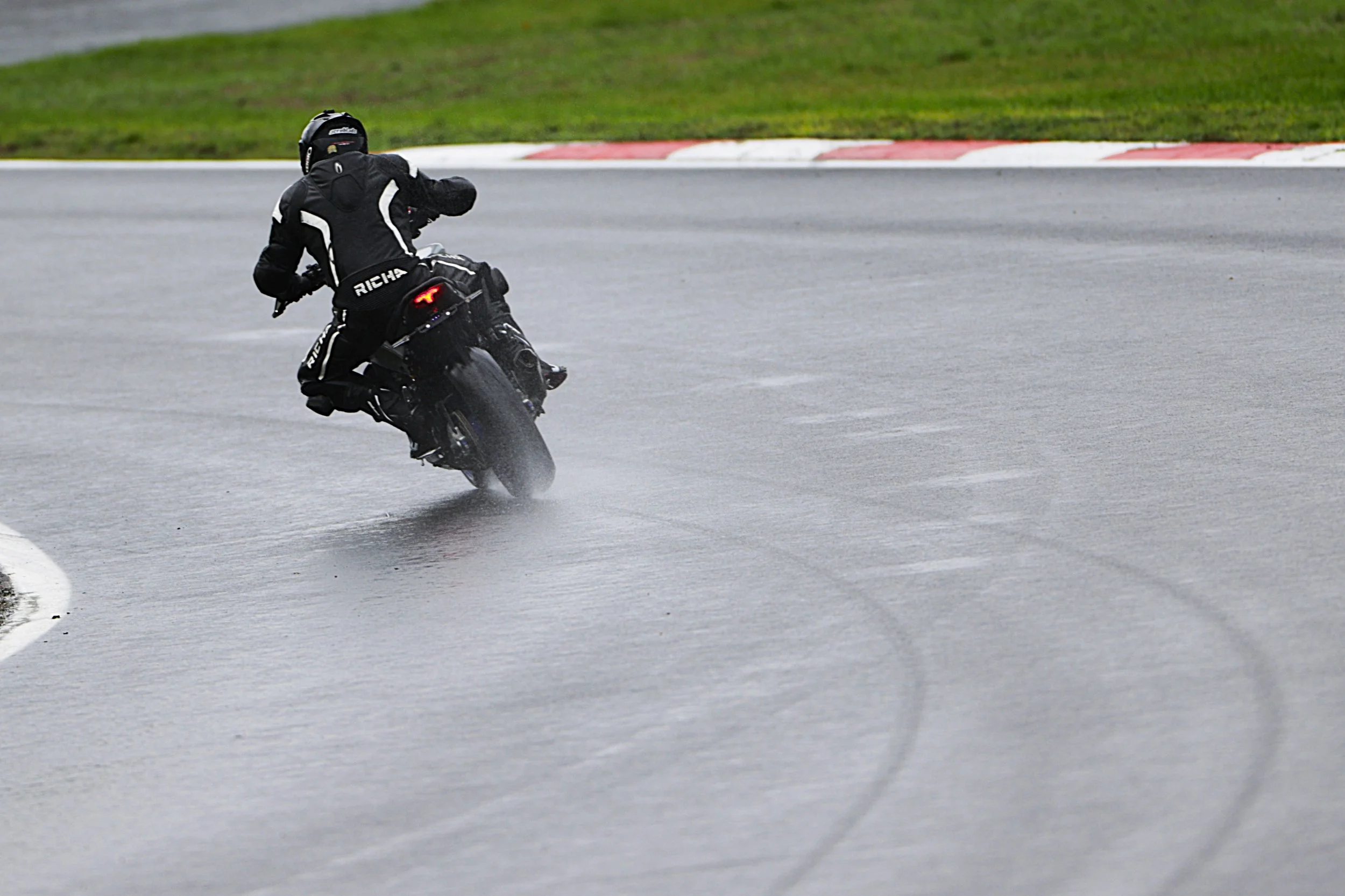 No Limits Bike Track Day - 27 Oct 26 - It was a wet start to the day
