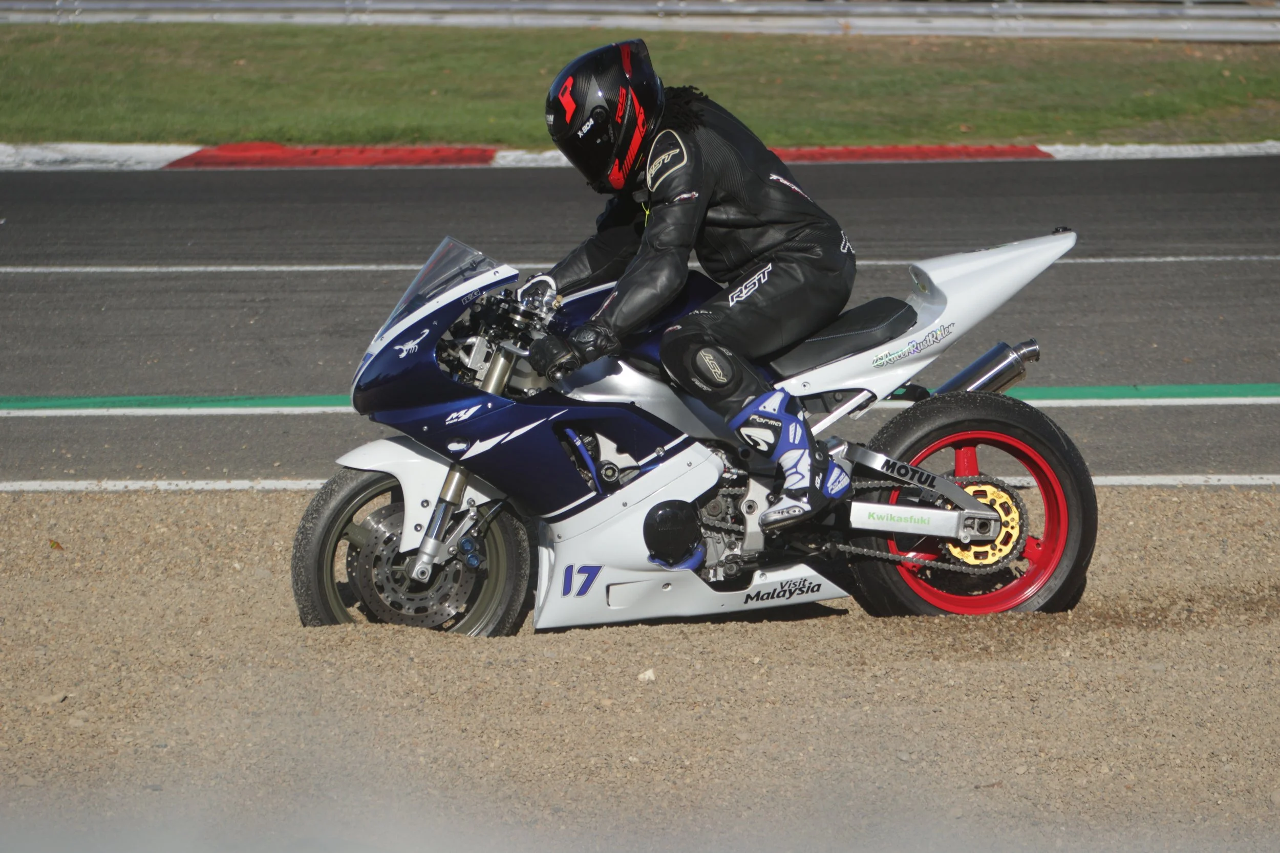 BB011102 crop.jpg