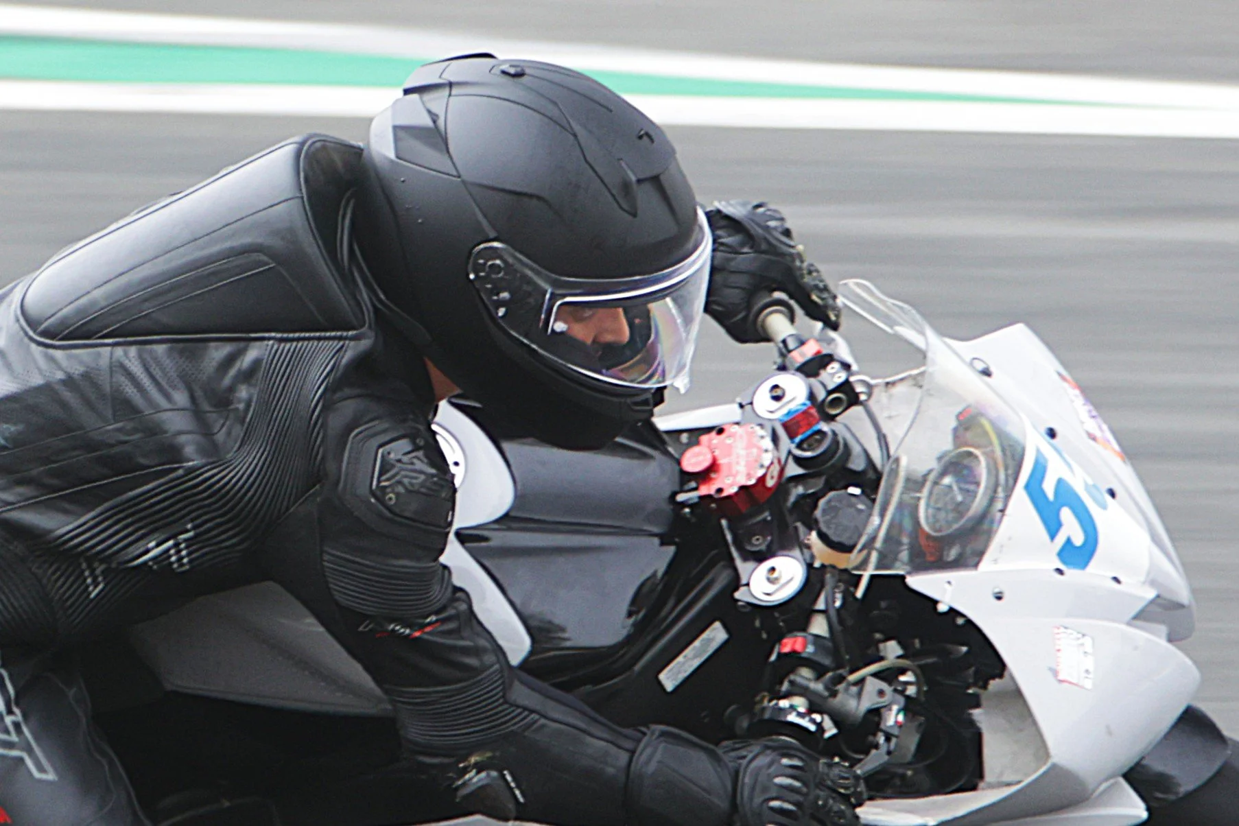 BB013874 crop.jpg