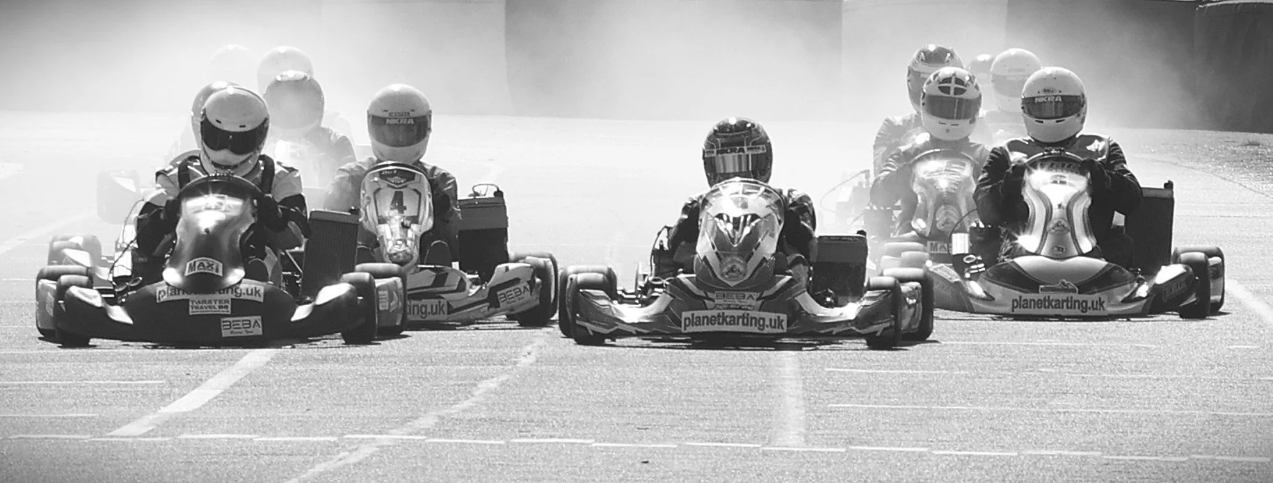 Formula Blue Kart Racing - foot down for the first corner