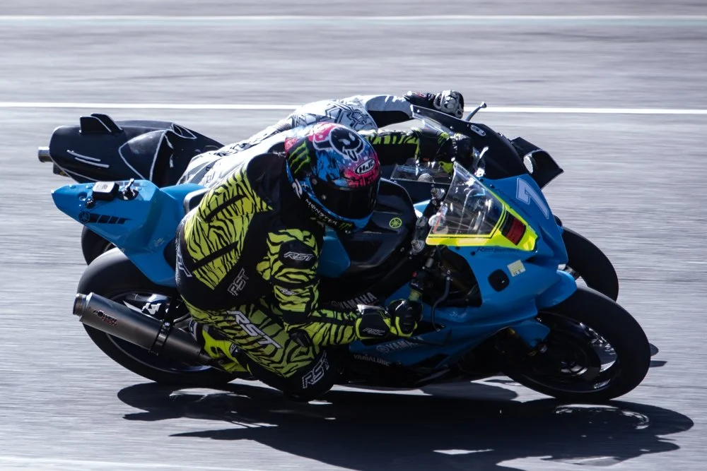 Overtaking whilst navigating 'Druids' - No Limits Bike Track Day 26 May 26