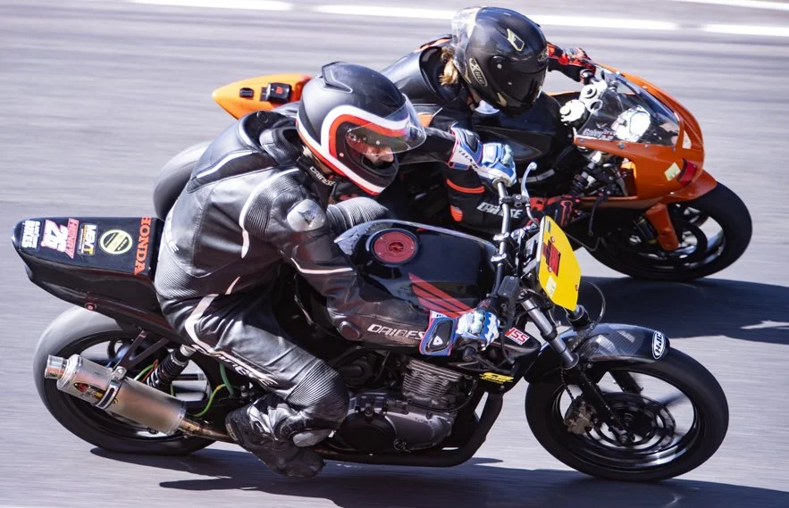 Overtaking whilst navigating 'Druids' - No Limits Bike Track Day 26 May 26