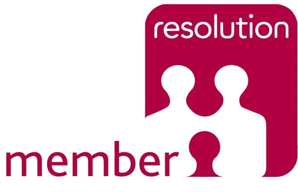 Logo with the word 'resolution' at the top and 'member' at the bottom, featuring three connected abstract human head silhouettes, two at the top and one below.