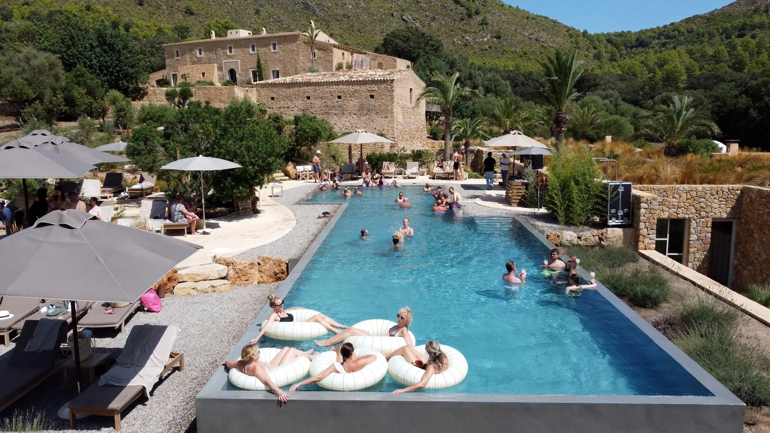 NEW FROM START TO FINISH.00_04_03_08.Still026.jpg