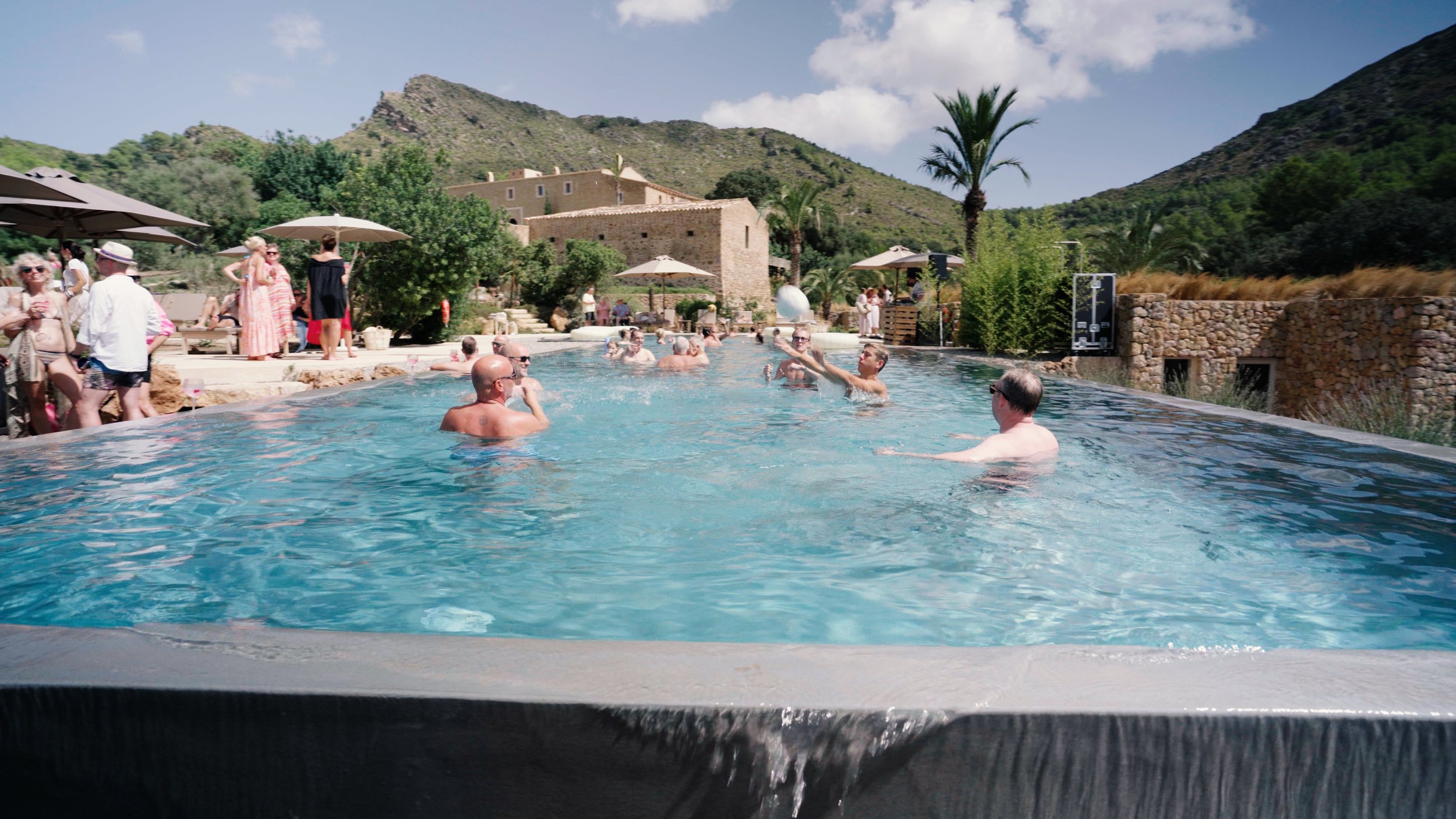 NEW FROM START TO FINISH.00_03_15_01.Still027.jpg