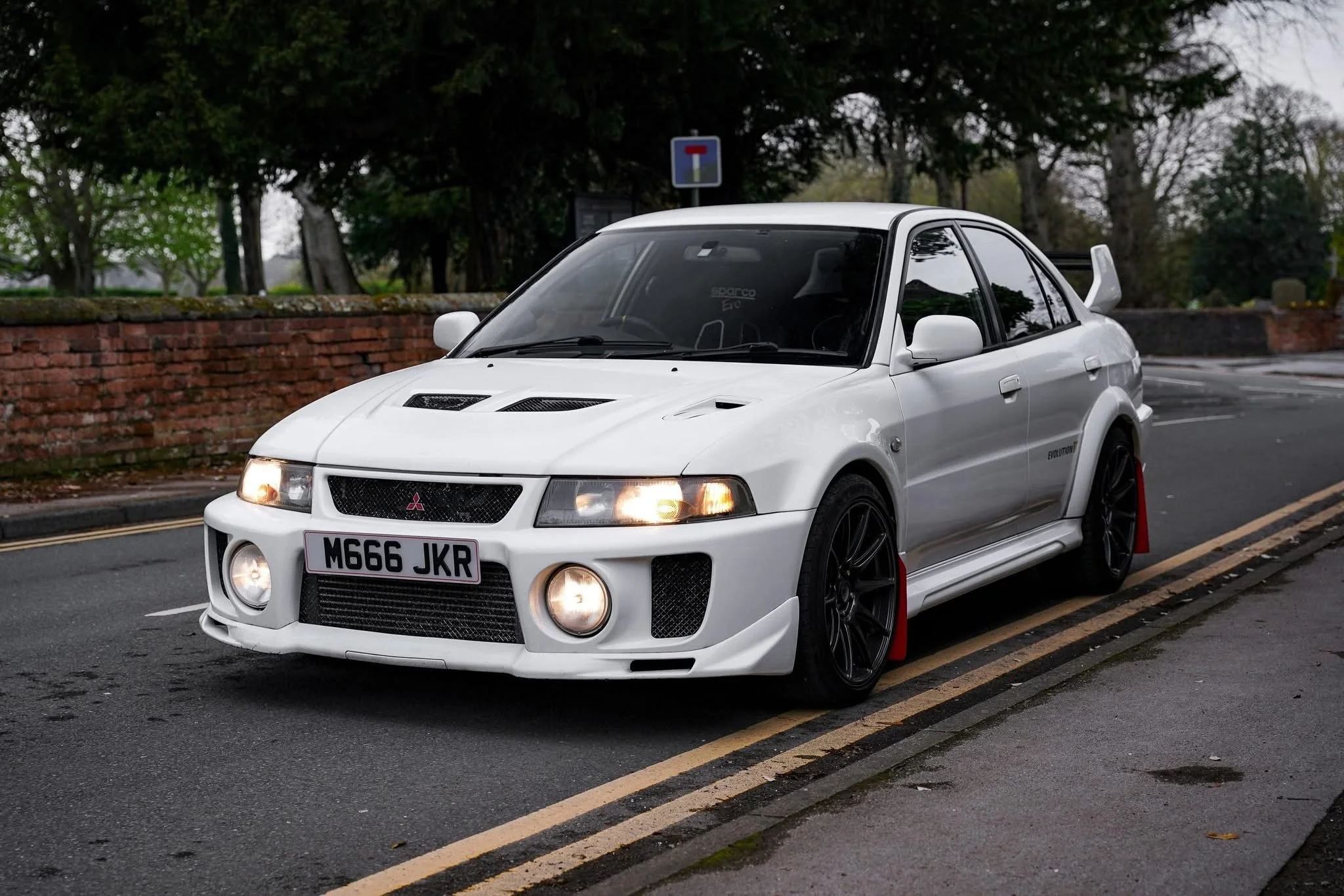 (SALE AGREED) 1998 Mitsubishi Lancer Evolution V 2.0LR (Scotia White)
