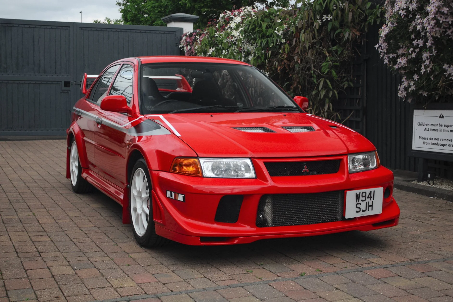 (SOLD) 2000 Mitsubishi Lancer Evolution VI Tommi Makinen SCP (UK Ralliart) 1/50