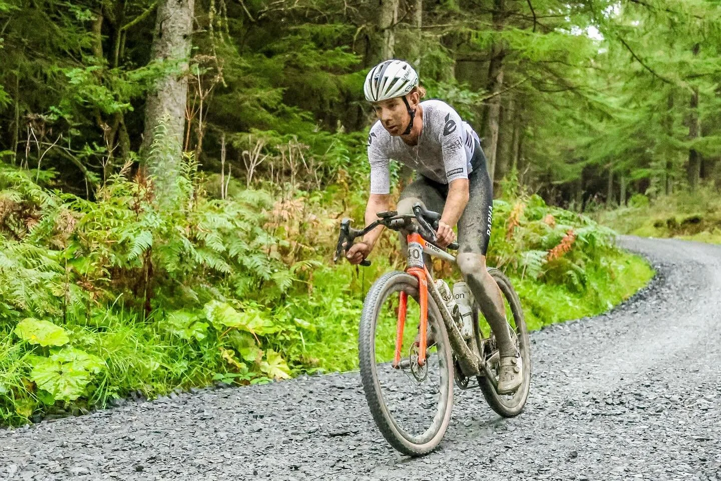 @via_racing.cc @rapha_uk Any chance I can get a new skinsuit, maybe a different colour?💩 

P13 Graean Cymru 🏴󠁧󠁢󠁷󠁬󠁳󠁿