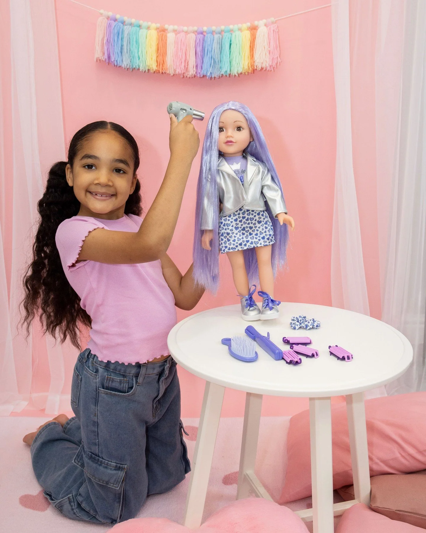 If your little one loves playing with hair and learning different styles then Rubie is the DesignAfriend girl for them! She comes with everything you need to style your DesignAfriend’s hair and comes with a 20-page DesignAfriend friendship jour