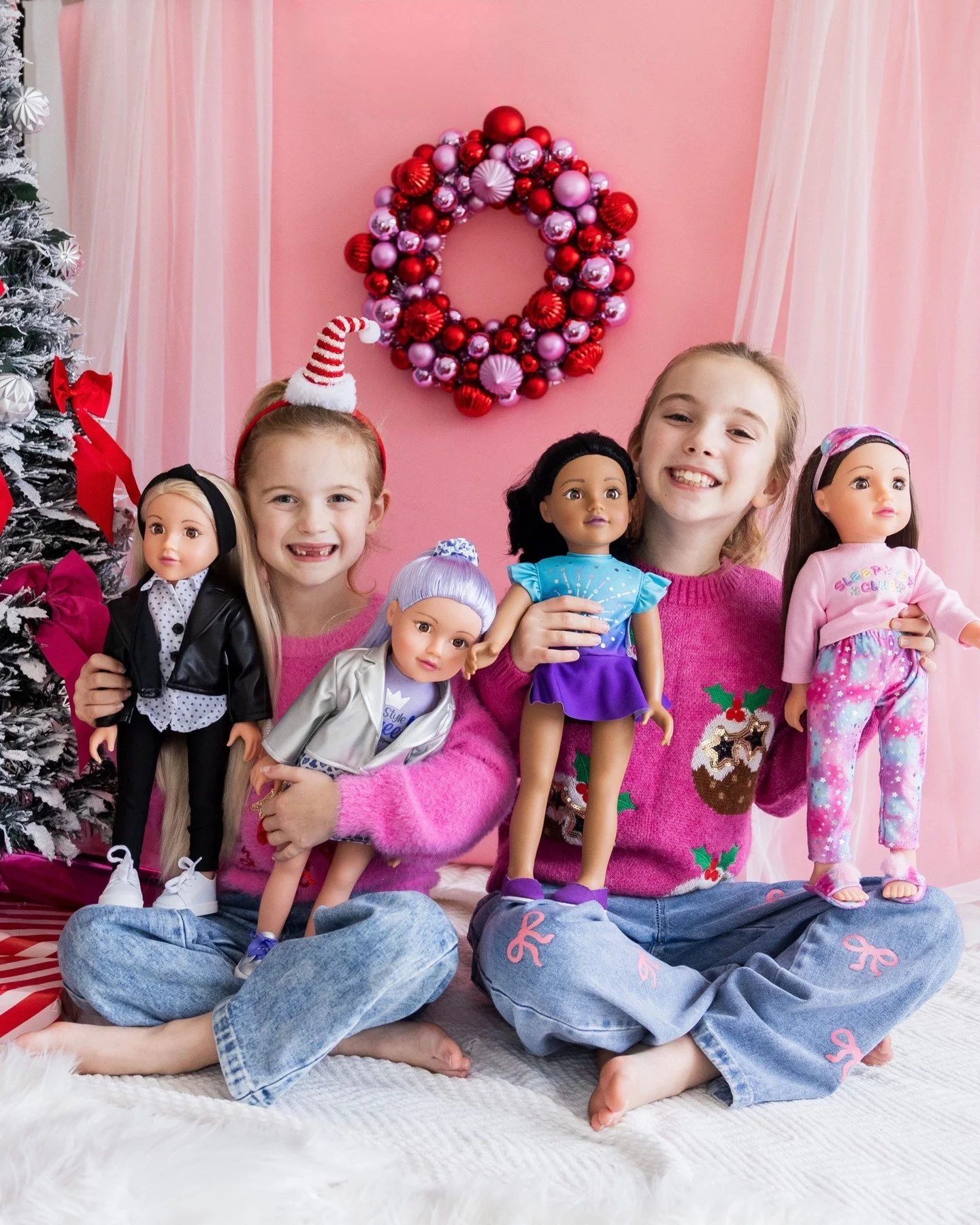 Totally twinning 🎀✨The ultimate gift for little dreamers. Wrapped, ready and waiting at Argos, to be put under your tree just in time for Christmas! ✨🎁

#designafriend #dollphotography #fashiondolls #dolls #dollstagram #18inchdolls #americangirldol