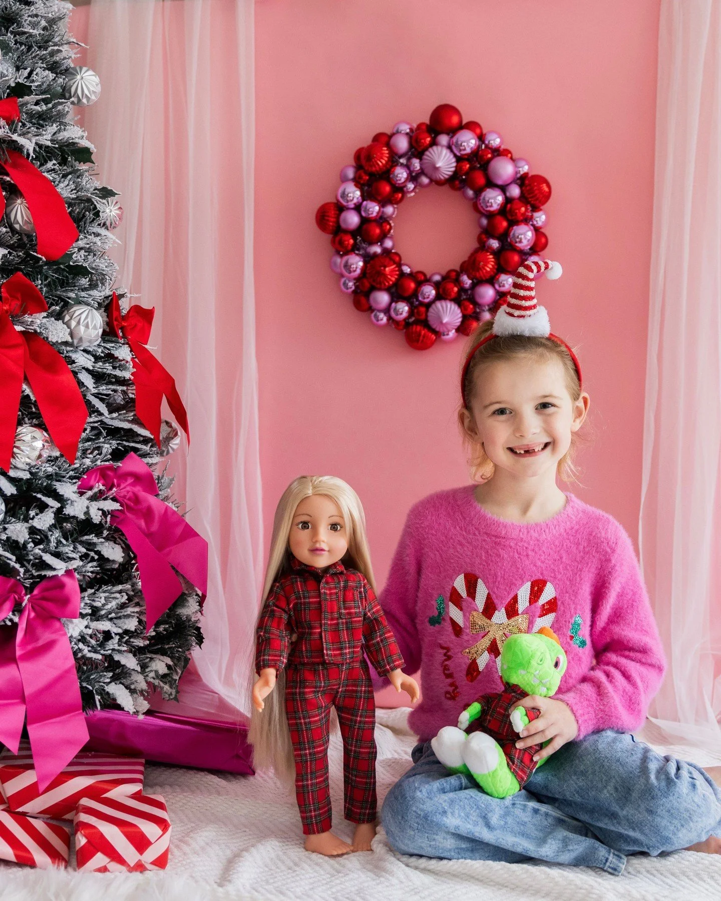 Our Famous faces of Argos, Connie and Trevor are totally twinning this year with their cute, festive Christmas pyjamas! Perfect for those cozy winter evenings 🎄🌟🎅 

#designafriend #dollphotography #fashiondolls #dolls #dollstagram #18inchdolls #am