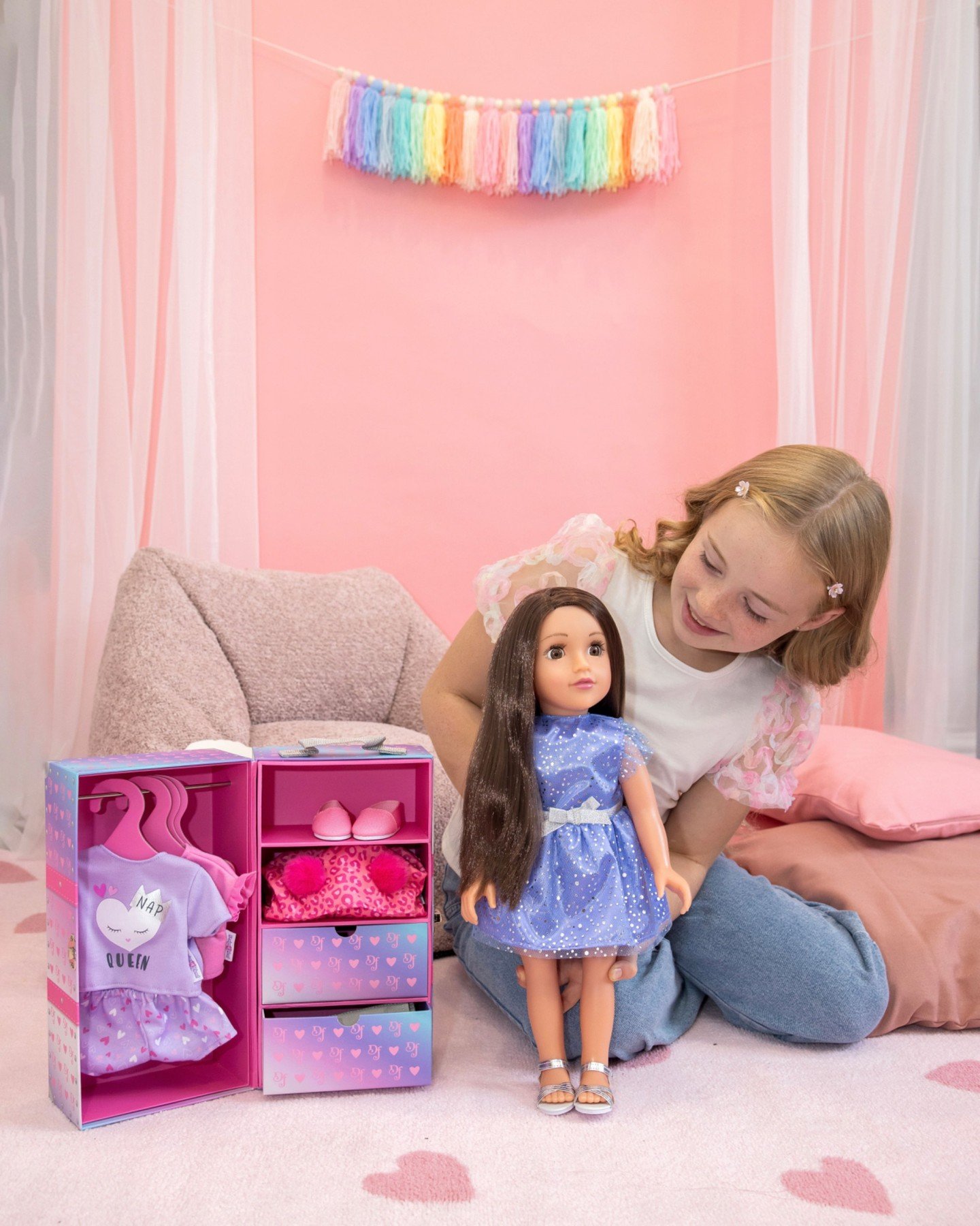 Because every child deserves a stylish bestie! 👗📸✨

#designafriend #dollphotography #fashiondolls #dolls #dollstagram #18inchdolls #americangirldoll #dollaccessories #roleplay #imaginaryplay #dollplay #learnthroughplay #pretendplay #toys