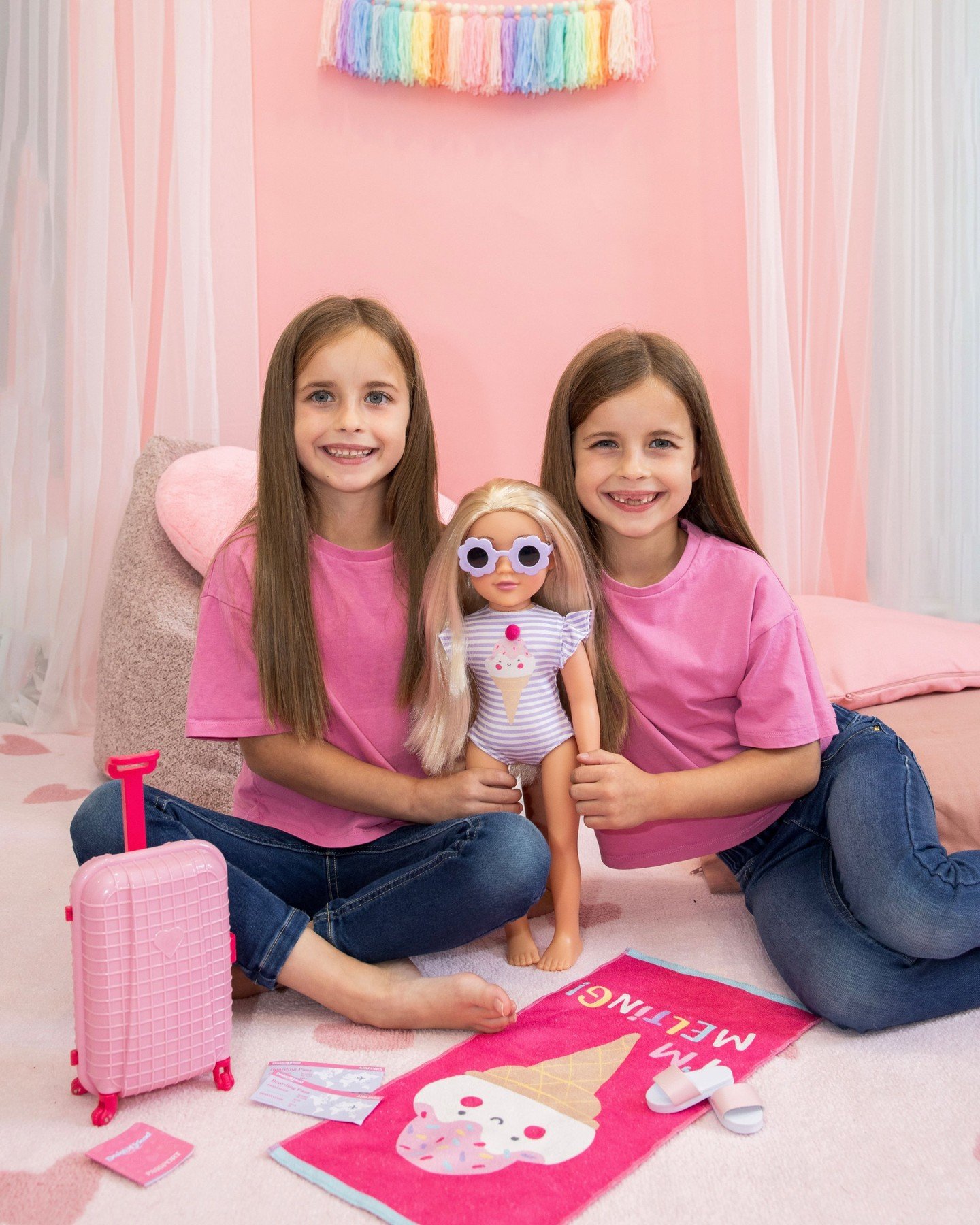 Half Term Adventures made sweet with this cute set!🍦The Big Red Event at Argos is now on. Use code RED20/RED30 to get 20-30% off selected DesignAfriend! ⭐

#designafriend #dollphotography #fashiondolls #dolls #dollstagram #18inchdolls #americangirld