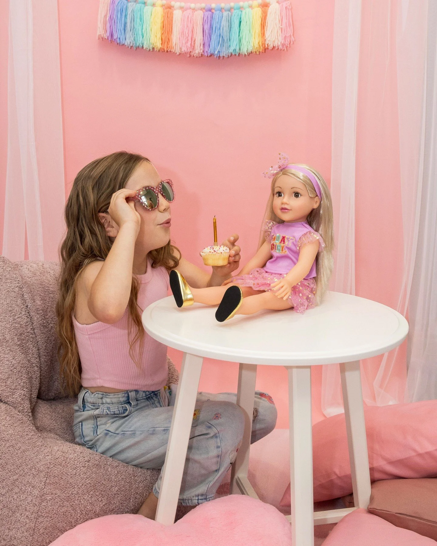 DesignAfriend the birthday treat we all need!🧁🎂✨

#designafriend #dollphotography #fashiondolls #dolls #dollstagram #18inchdolls #americangirldoll #dollaccessories #roleplay #imaginaryplay #dollplay #learnthroughplay #pretendplay #toys