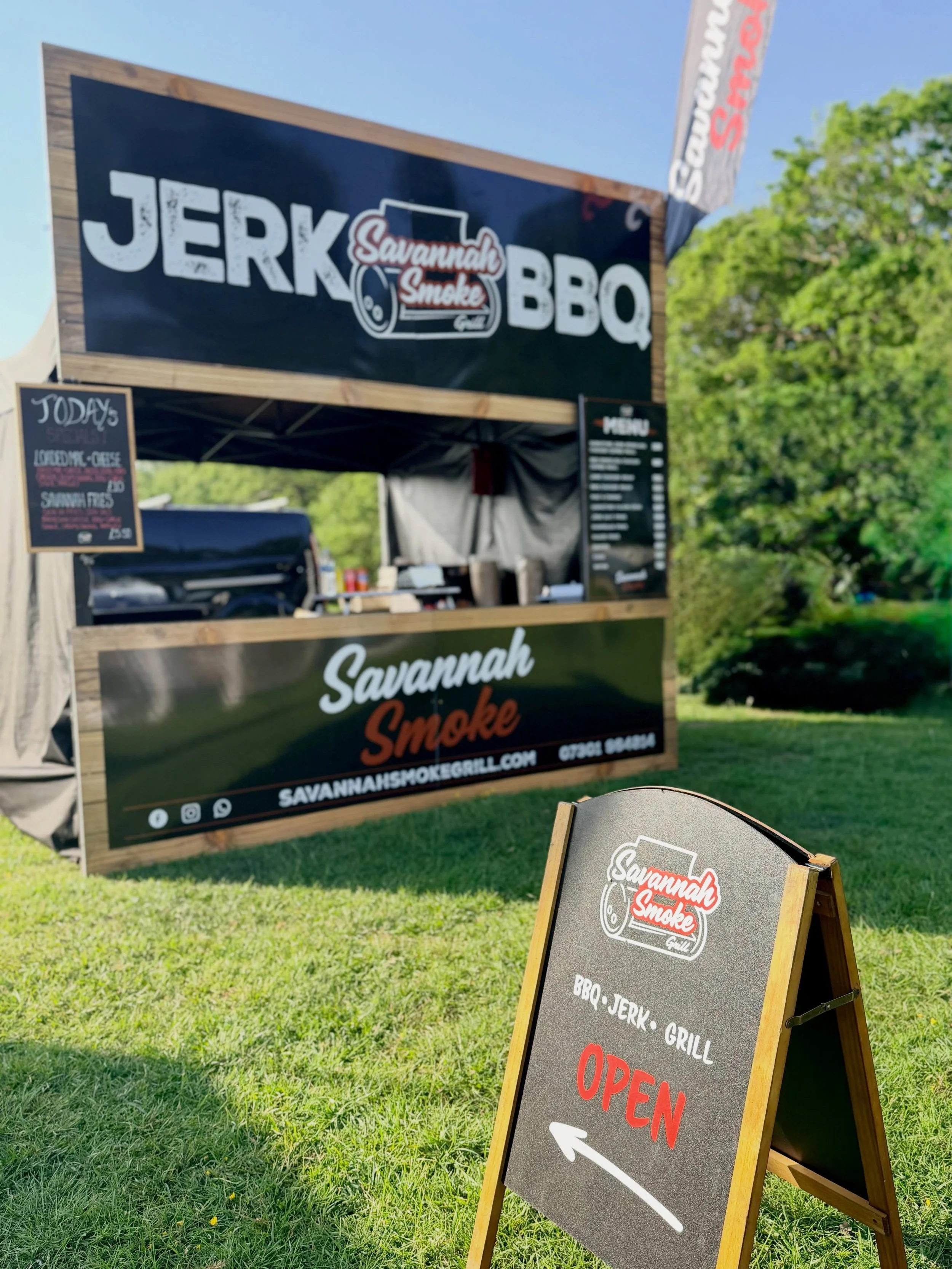 Bank holiday Monday done right! ☀️🔥

Day 2 back at @helminghamhallgardens for the spring plant fair and artisan market! 🙌🏾 The gates are open and the grill is HOT! 🔥 

📍 Helmingham estate, Stowmarket, IP14 6EF

⏰ 10-4pm

🎟️ Ticketed event. Tick