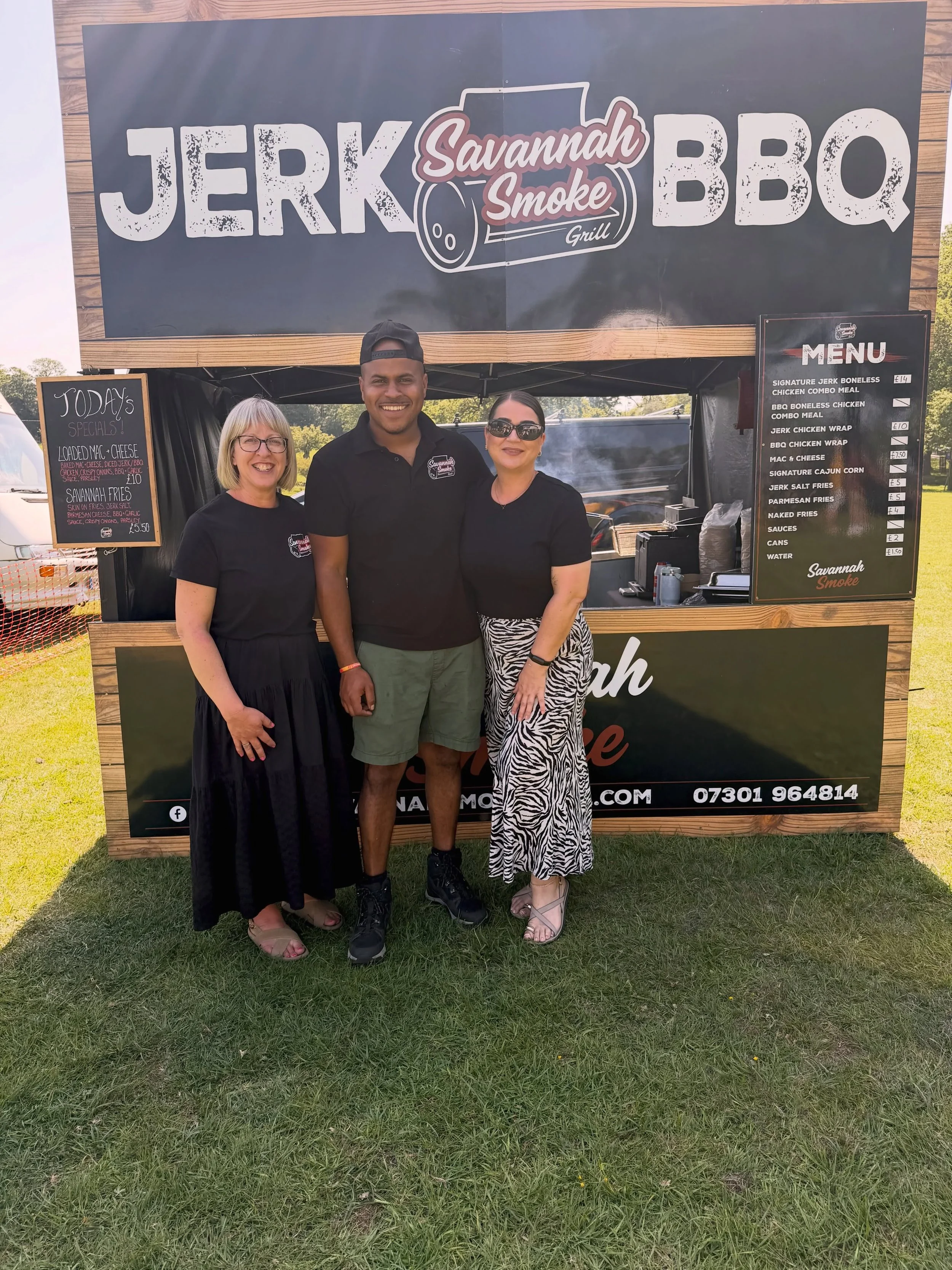 Team Savannah Smoke Ready To Serve you today! 🔥🍗🍋&zwj;🟩☀️

📍Helmingham estate, Stowmarket, IP14 6EF

⏰ 10-4pm

🎟️ Ticketed event. Tickets available direct at helmingham hall.com or on the gate!