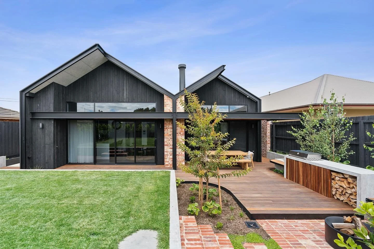 Rear extension and landscaping added something special to this 1910 heritage home.

House design @frank_architecture 
Landscape design @simontaylorlandscapedesign
Landscaping by @saltystonelandscaping