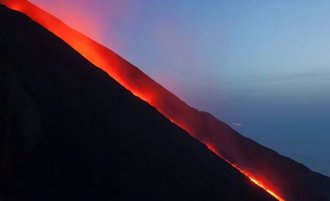 Isola-di-Stromboli-eruzione-scaled-649x396.jpeg