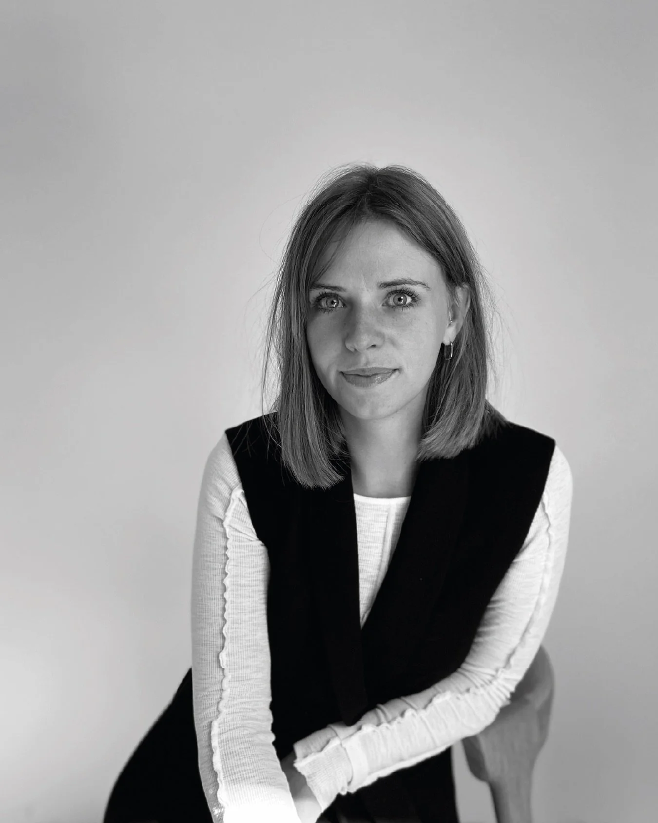 Studio Arto is ontstaan uit een liefde voor interieur en kunst. 
Met acht jaar ervaring in tijdelijke installaties en brand activations ontdekte ik hoe sterk beleving kan zijn in een ruimte. Wat er maar even staat, kan toch een indruk nalaten.

Vanda