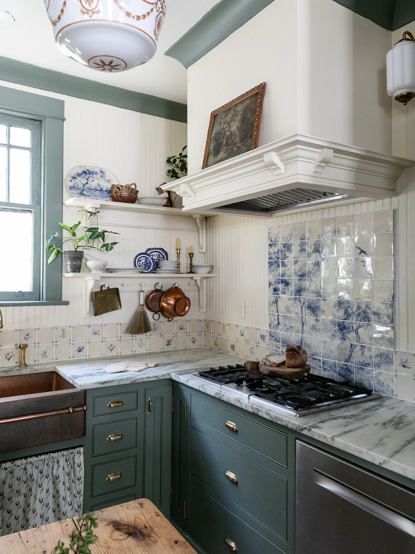 ✨Coming soon ✨Hand-painted ceramics: Delft-inspired tiles, mini murals, and one-of-a-kind platters. Now my artistry can live in homes anywhere in the world. 🌍💙

Next week my new website + shop will launch!
For early special orders, email: info@liza