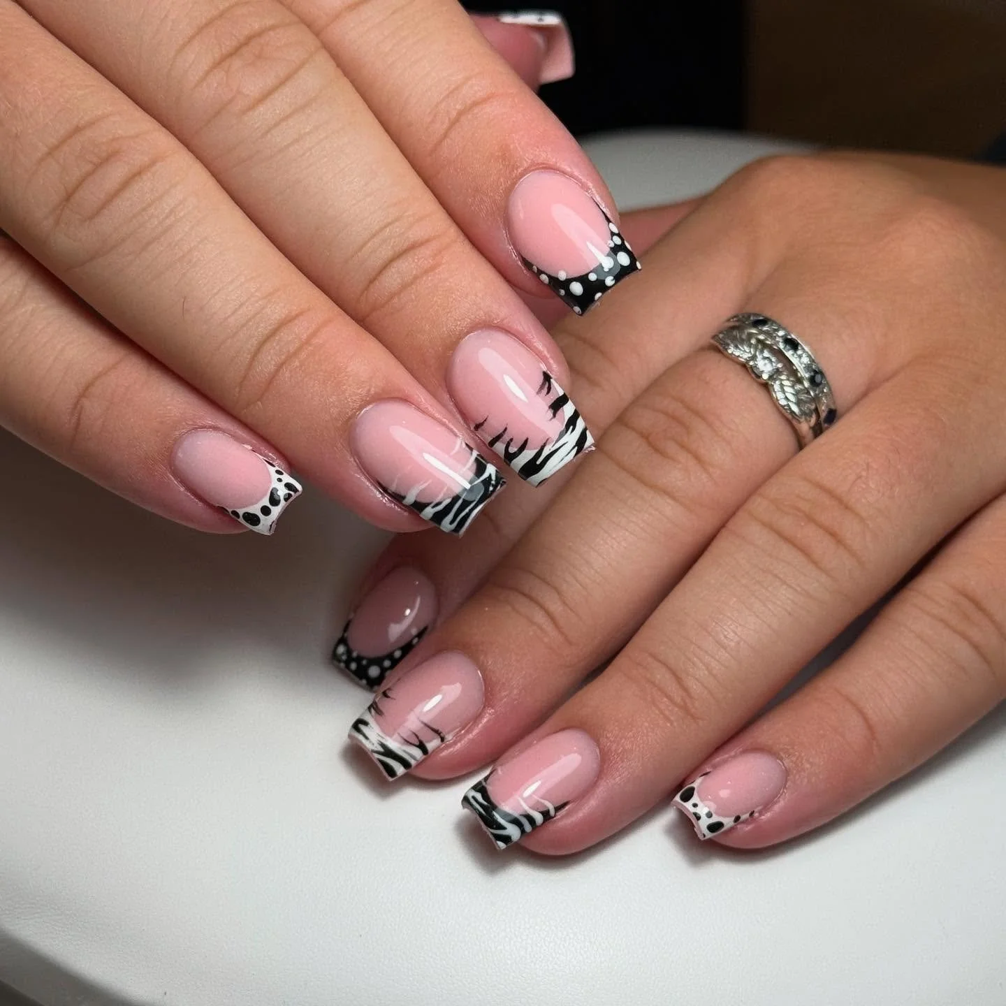 Monochrome was invited to the party 

We have been MIA on instagram but let&rsquo;s try this social media thing again✨ 

&bull;Nails by Holly&bull; 

BIAB INFILL 
⏰45min 
💸 &pound;33 + gold nail art