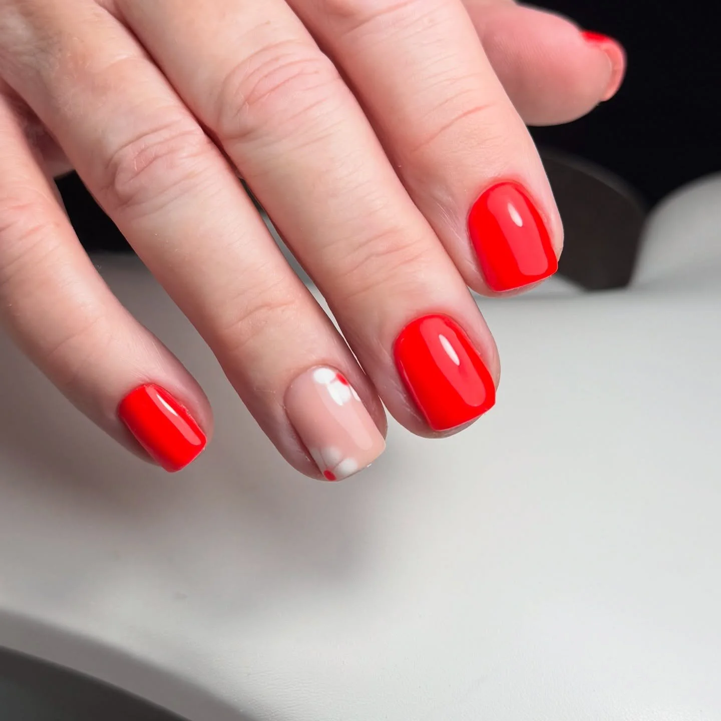 She&rsquo;s blooming beautiful ✨✨✨ 

Biab infill 
45 minutes 
&pound;33 

@the_gelbottle_inc 
&bull; BIAB 19 &bull; August &bull; Daisy &bull; Blooming Gel &bull;

#nail #aprilnails #springnails #summernails #nailsalon #ribblevalleynails #bloomingflo