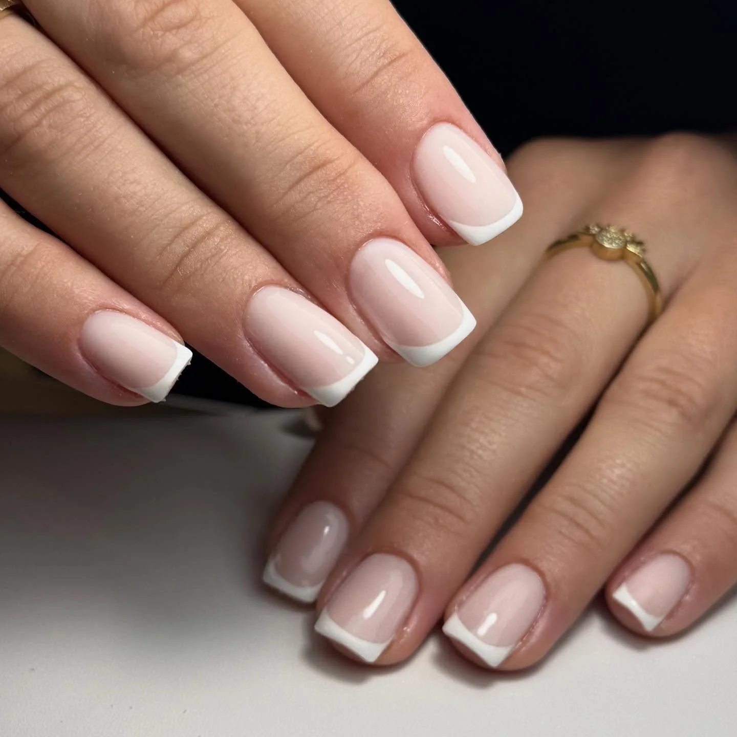 Two photos needed for this set🫧🫧🫧 

Dreamer BIAB 🤝 clean French mani 

@the_gelbottle_inc - Dreamer BIAB, Daisy, Extream shine topcoat

#ribblevalley #ribblevalleynails #ribblevalleybeauty #frenchmanicure #biab