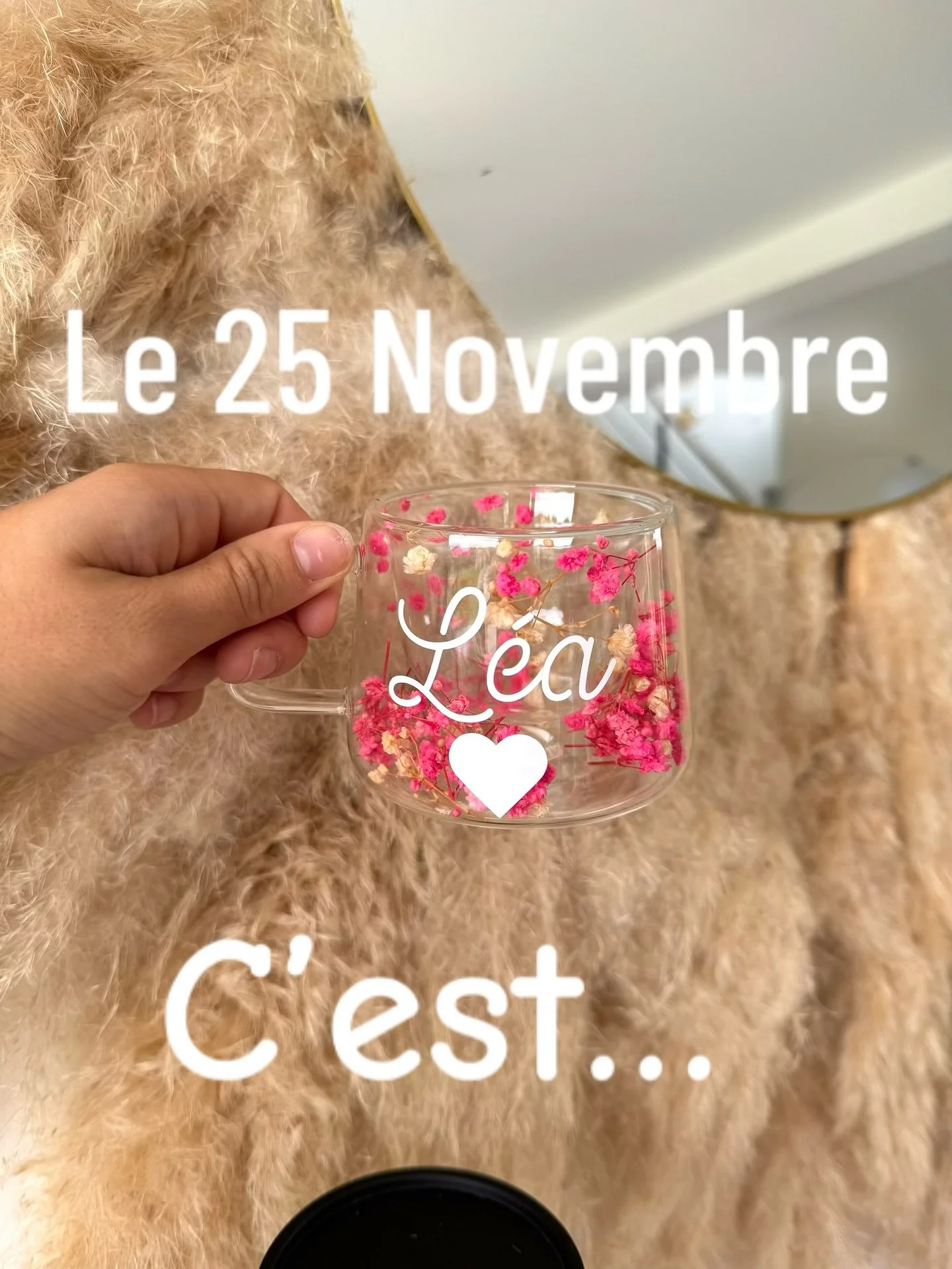 🎀 La Sainte-Catherine approche&hellip; offrez une tasse pleine de douceur et d&rsquo;attention 💕  Il est encore temps de faire plaisir &agrave; une Catherinette 💐
Une jolie tasse personnalis&eacute;e avec son pr&eacute;nom, pens&eacute;e sp&eacute