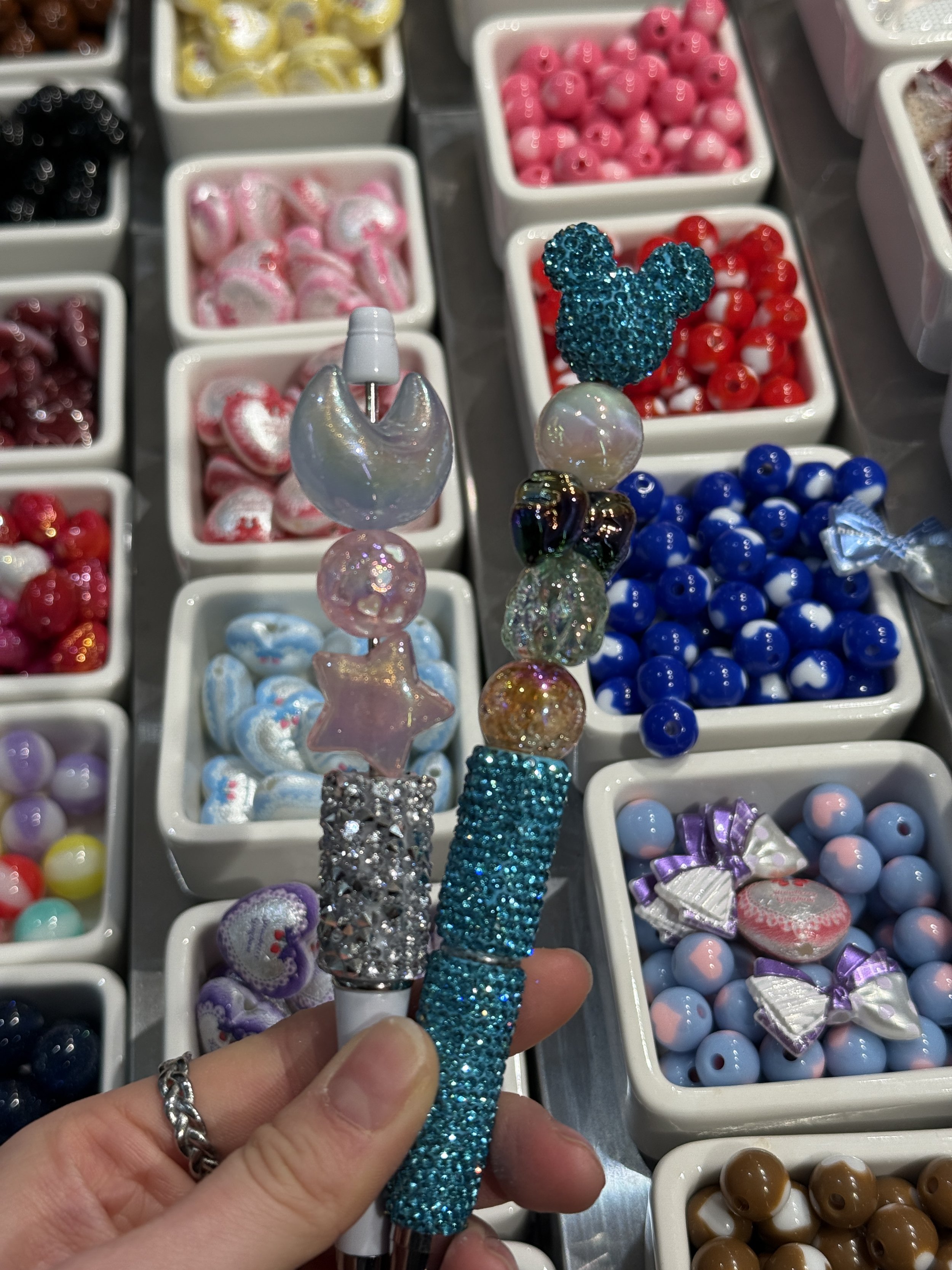 DIY in Seoul: The Latest Korean Trend for Decorating Pens, Combs, and Mirrors