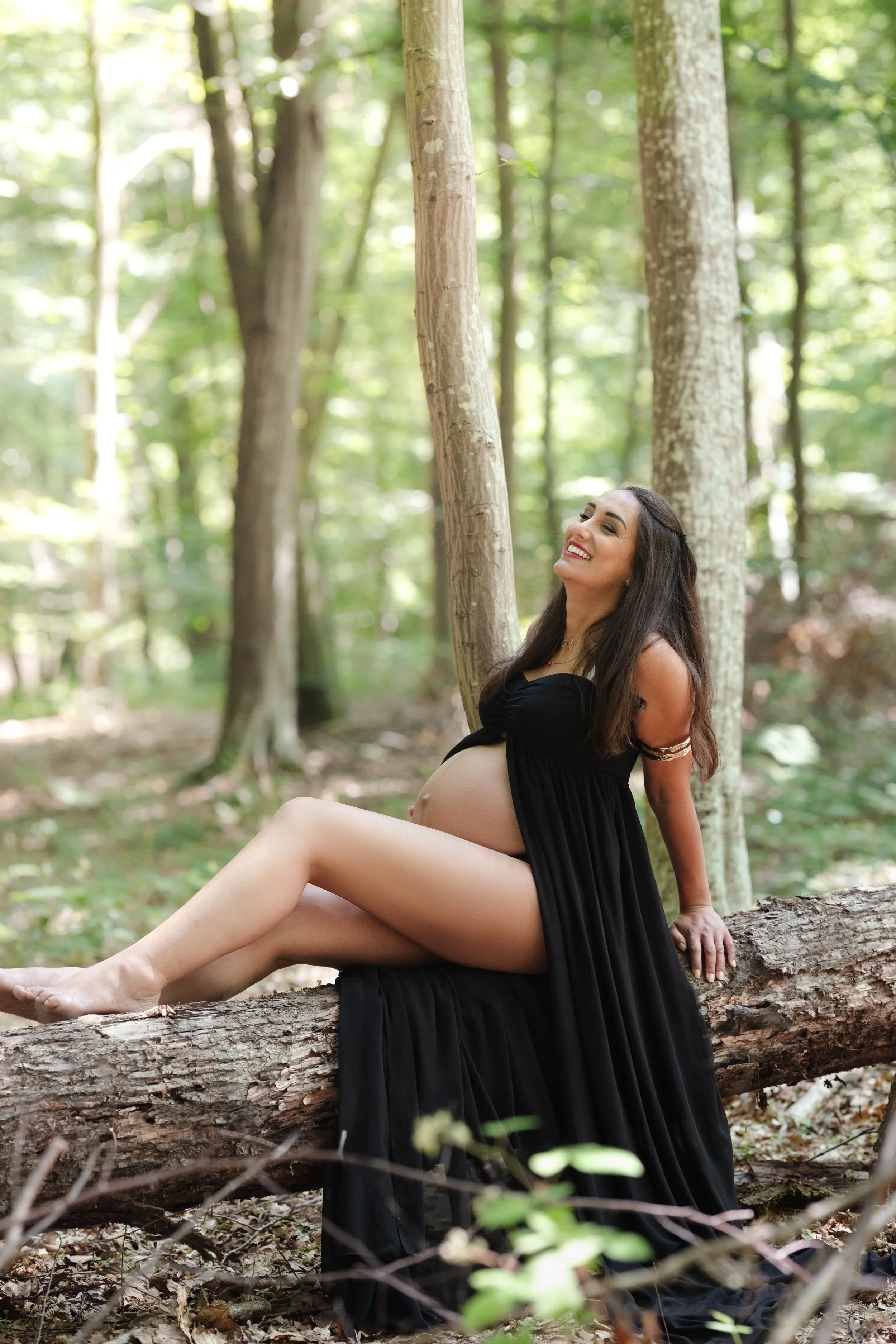 femme enceinte dans la forêt