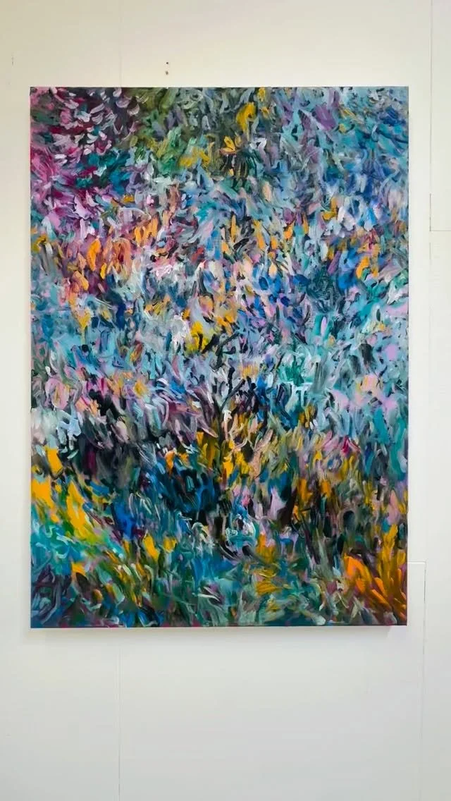 A glimpse into movement and stillness, layers of blue, violet, and light shifting like reflections on water.
This painting grew from intuition, rhythm, and light, an exploration of how emotion can flow through colour.
Oil on canvas, 70×100 cm.