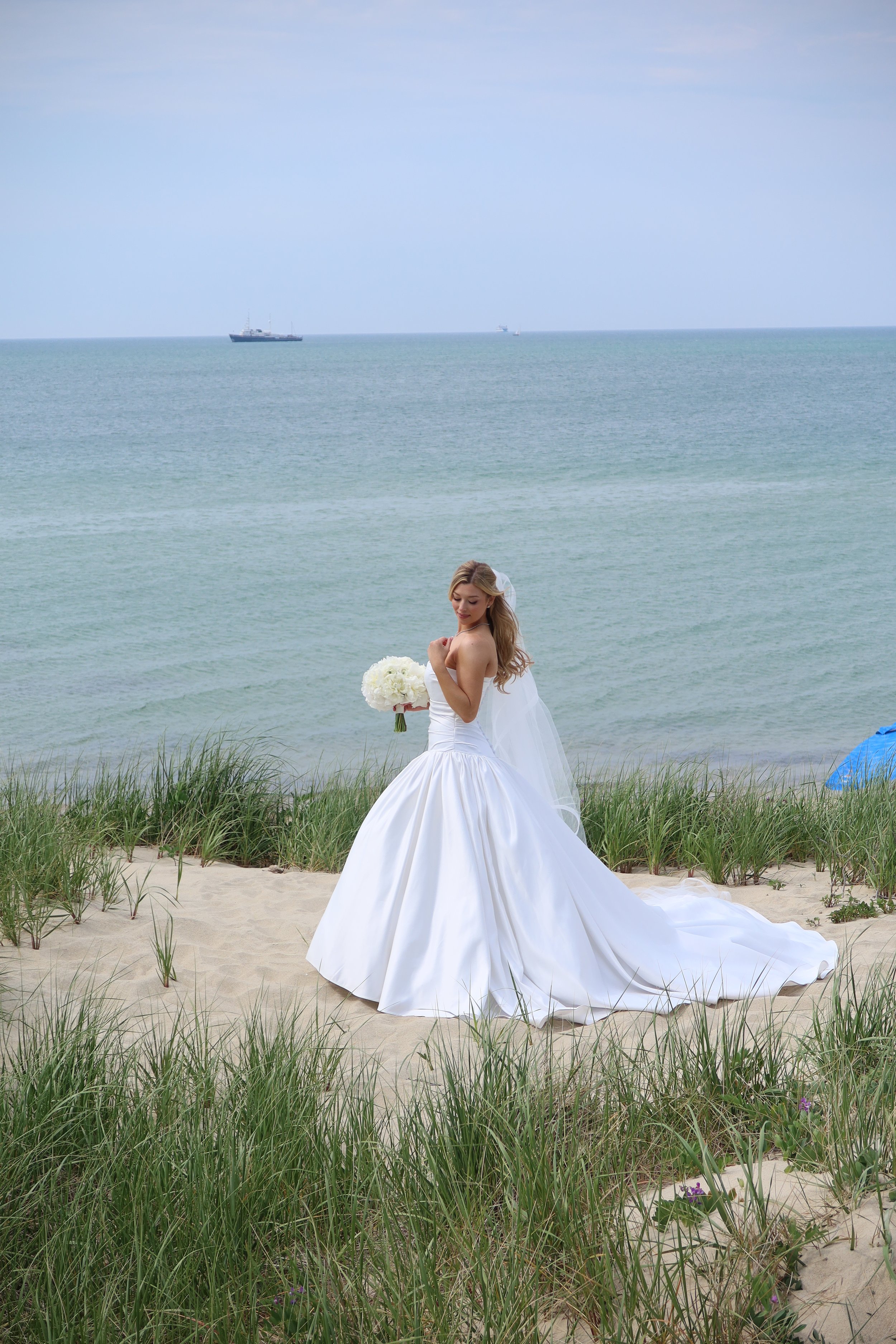 unset wedding ceremony at Brant Point Lighthouse, Nantucket – Vogel Wedding Content Elegant reception at The Chanticleer Sconset – Nantucket wedding content creator photos and video