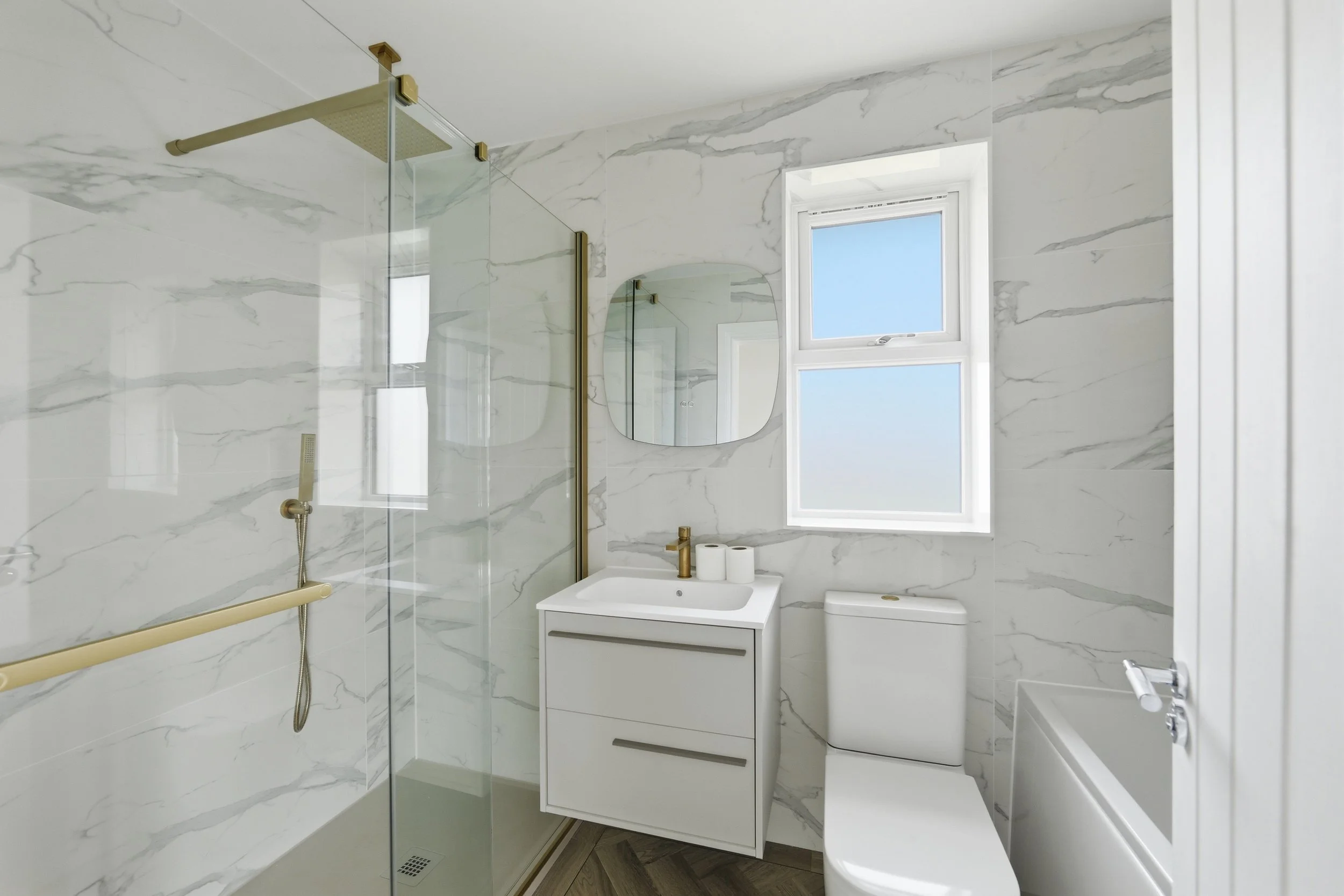 Bathroom 001.JPG