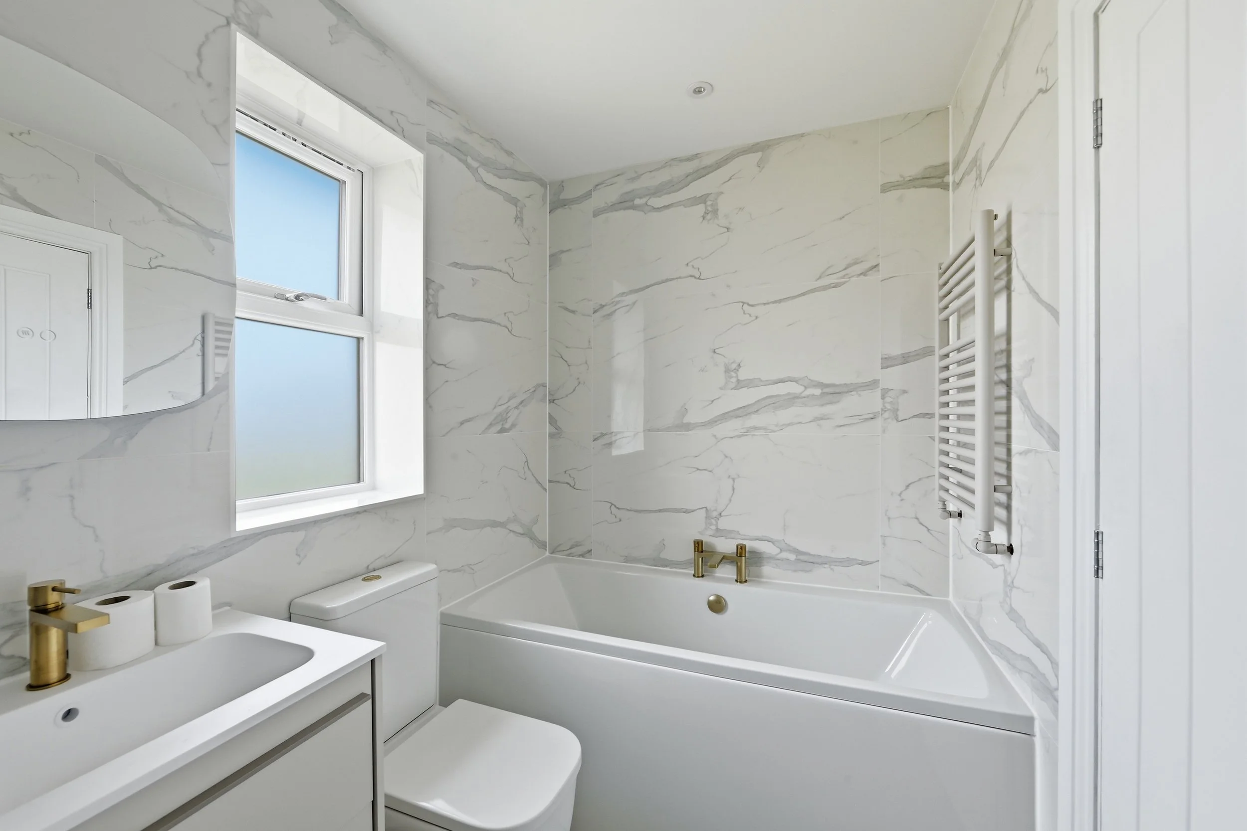 Bathroom 002.JPG