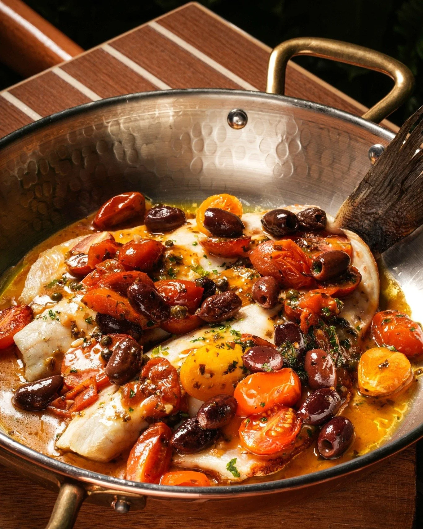 The final seating of the year, and it&rsquo;s worth every bite.

Join us at 9PM for our New Year&rsquo;s Eve Prix Fixe Dinner, a celebratory experience featuring family-style starters, DJ entertainment, and your choice of:

- Linguine all&rsquo;Arago