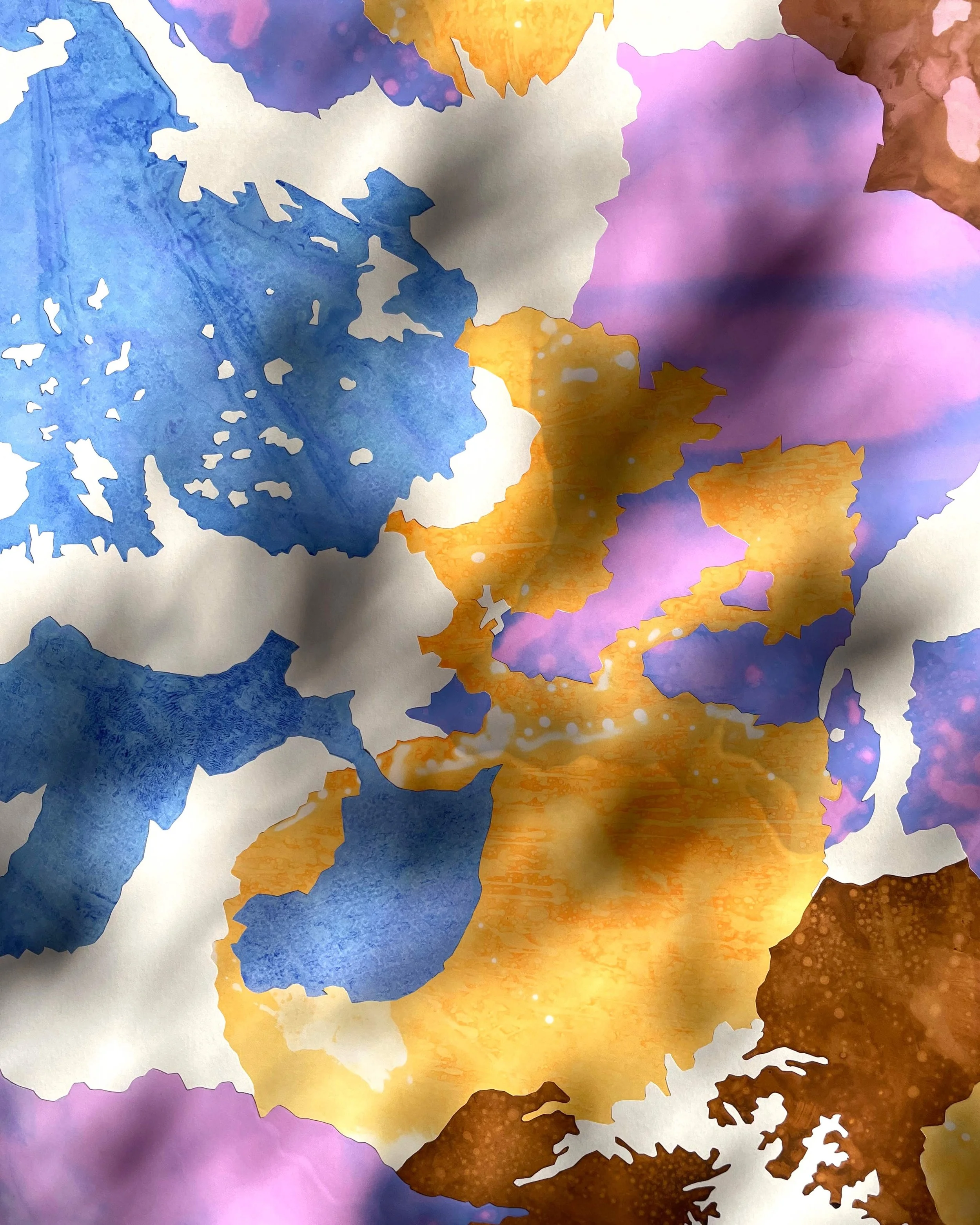 Collage réalisé à partir des pochoirs en papier minéral issus des sérigraphies de la collection Immersions